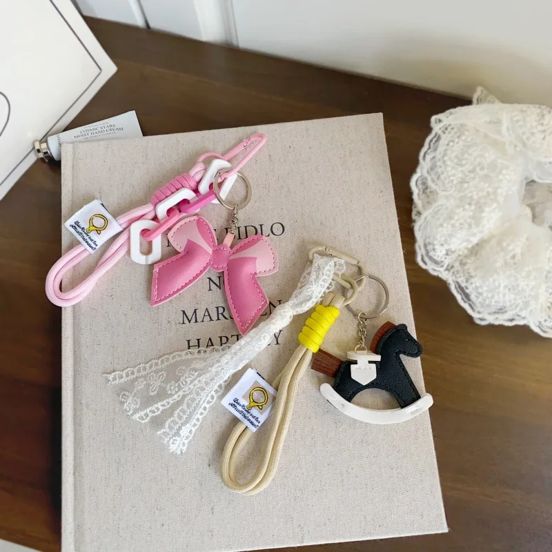 Новый модный кулон с лошадью-качалкой пони, креативная кожаная сумка ручной работы, подвеска, персонализированный брелок с подвеской в виде троянского лошади, автомобиля 
Новый модный кулон с лошадью-качалкой пони, креативная кожаная сумка ручной работы, подвеска, персонализированный брелок с подвеской в виде троянского лошади, автомобиля