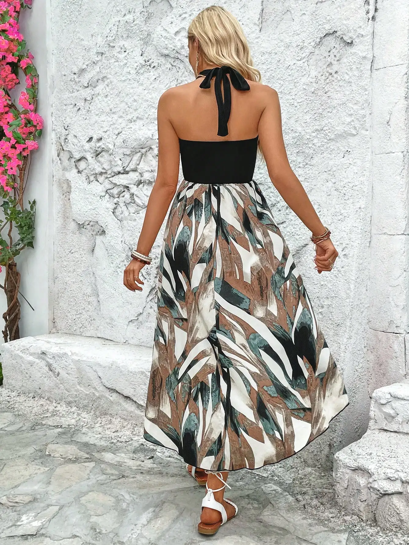 Halter Neck Backless Maxi Dress With Graphic Print Beach Vacation Outfit Women
Halter Neck Backless Maxi Dress With Graphic Print Beach Vacation Outfit Women