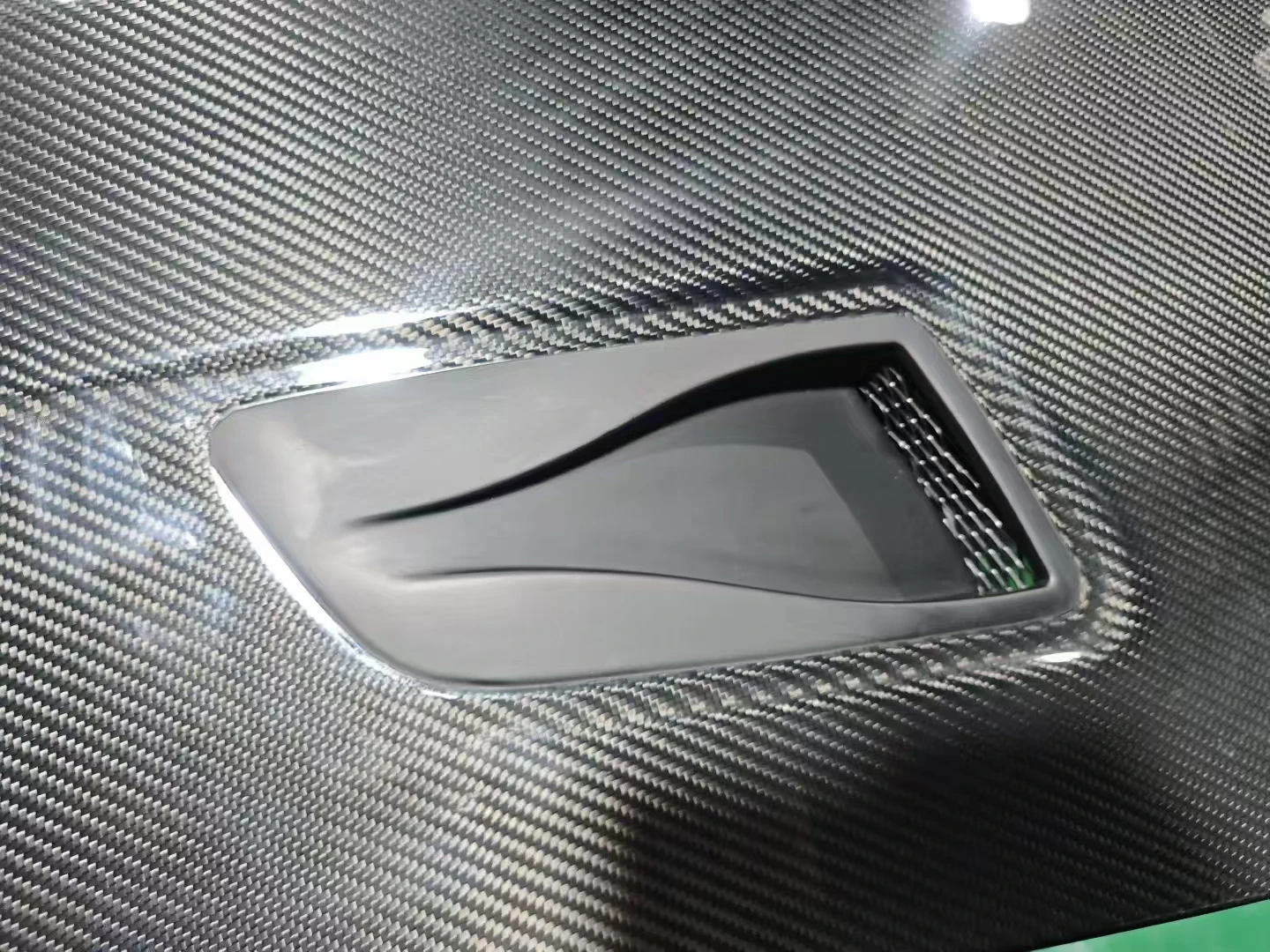 Vacuum Infused Carbon Fiber Hood - Featherweight, Heat-Stable, Bespoke Design for High-Performance Racing Vehicles
Vacuum Infused Carbon Fiber Hood - Featherweight, Heat-Stable, Bespoke Design for High-Performance Racing Vehicles