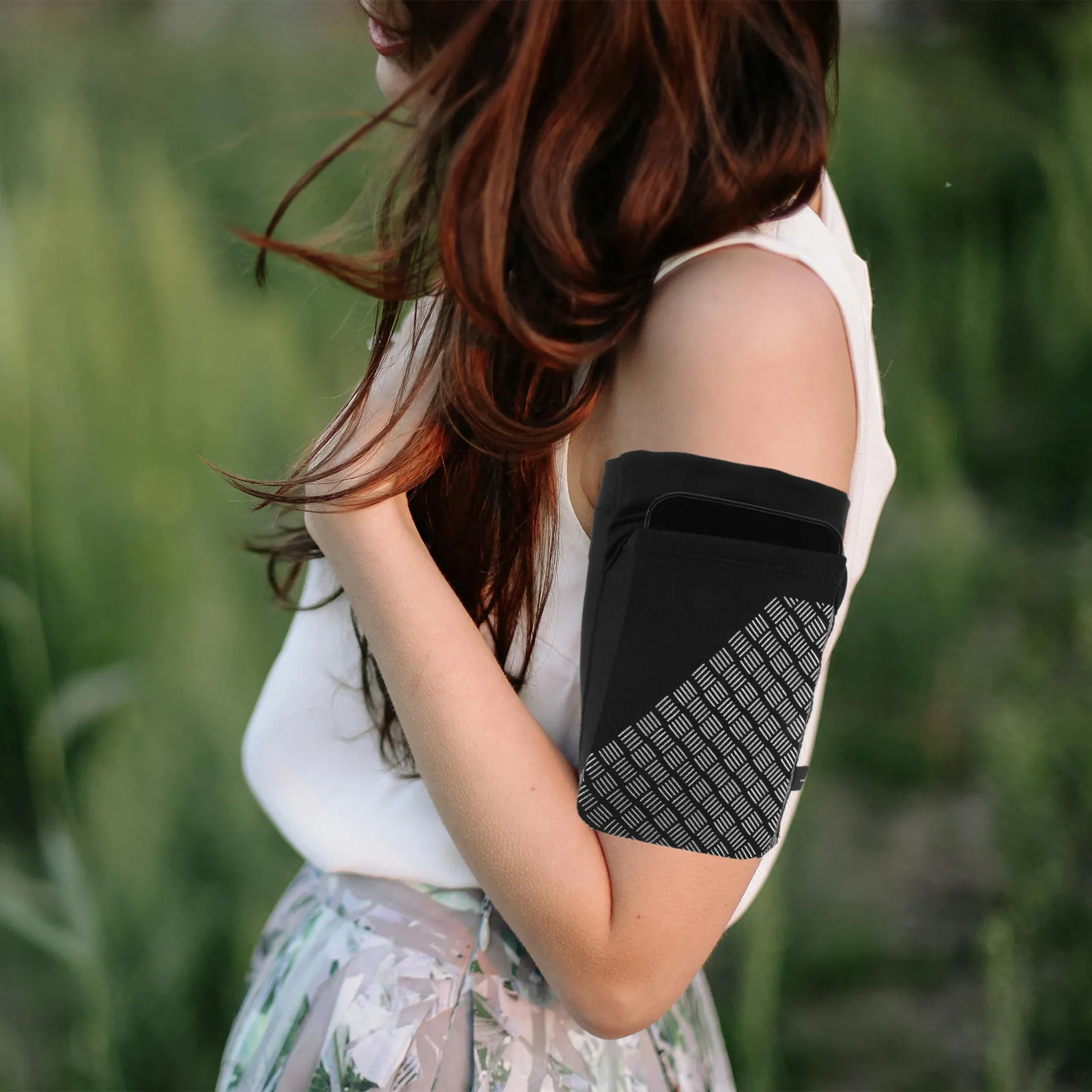 Universal Running Armband Pouch Reflective Night Visibility Lightweight Comfortable Phone Running Holder for Men Women Outdoor
Universal Running Armband Pouch Reflective Night Visibility Lightweight Comfortable Phone Running Holder for Men Women Outdoor