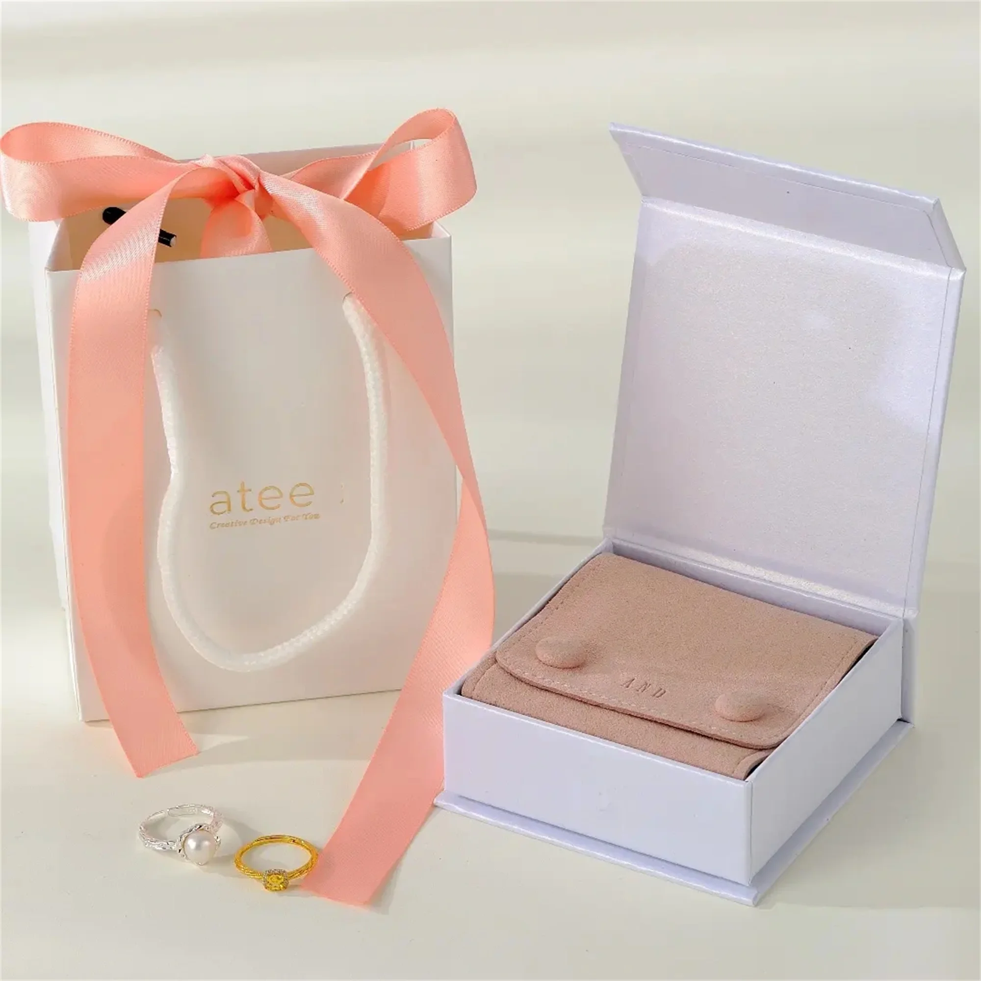 Custom Printed Jewelry Box Set Personalized Paper Bag Cardboard Lid Jewelry Packaging Boxes With Foldable Pouch Bag
Custom Printed Jewelry Box Set Personalized Paper Bag Cardboard Lid Jewelry Packaging Boxes With Foldable Pouch Bag