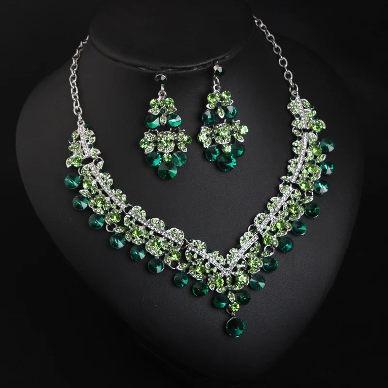 Green crystal necklace and earrings set - fashionable collar accessories for women. High-quality waterproof jewelry
Green crystal necklace and earrings set - fashionable collar accessories for women. High-quality waterproof jewelry