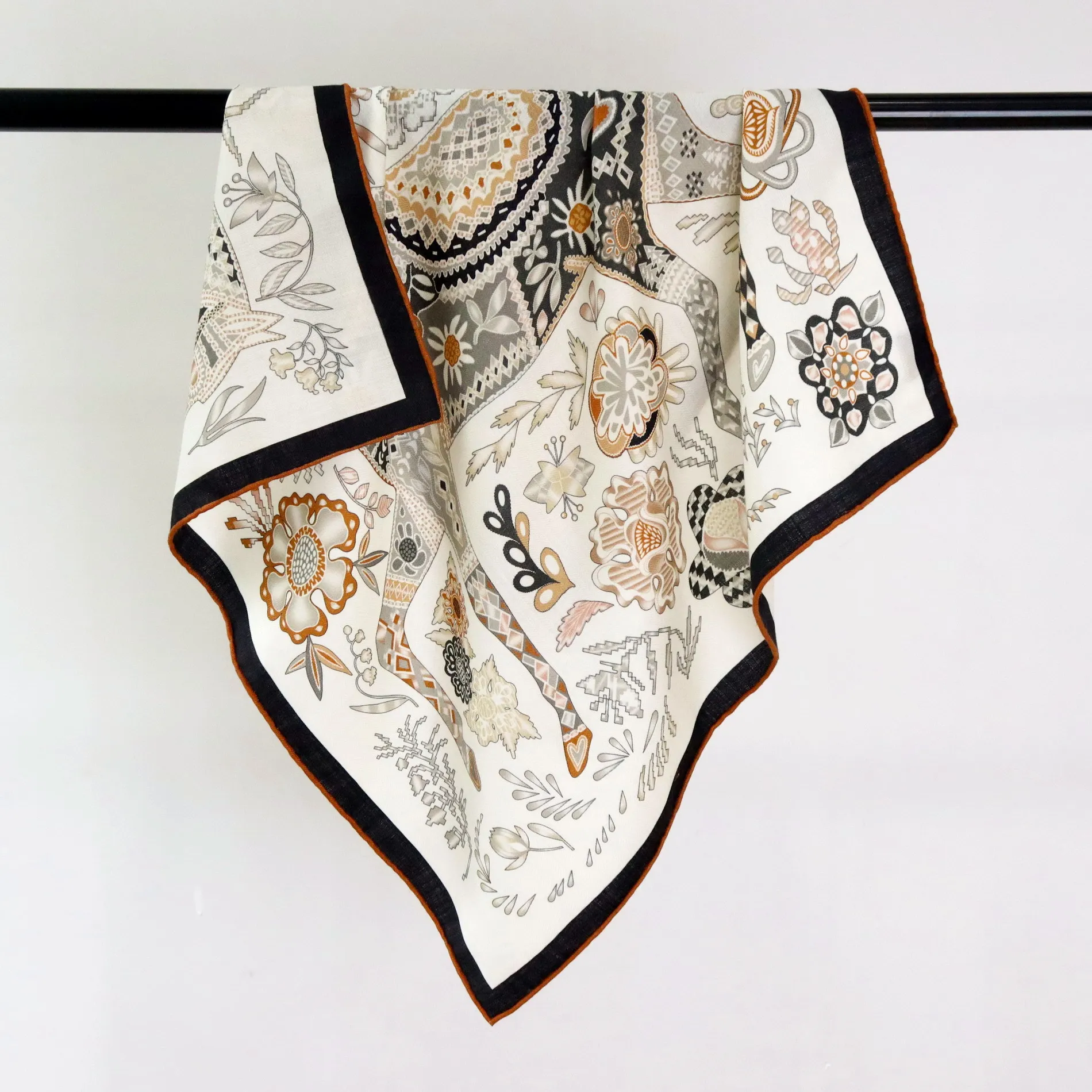 Horse Scarf 65CM Double Faced Scarves Luxury Designers Shawls Head Bag Accessories Hand Rolled Bandanas Neck Hair Decoration
Horse Scarf 65CM Double Faced Scarves Luxury Designers Shawls Head Bag Accessories Hand Rolled Bandanas Neck Hair Decoration