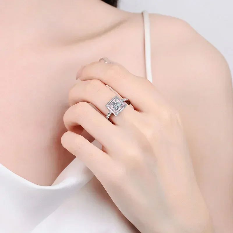New Style Square PT950 Platinum Girl Sweet Rings VVS1 D Color Moissanite 1Carat Diamond Luxury Temperament Women Wedding Ring
New Style Square PT950 Platinum Girl Sweet Rings VVS1 D Color Moissanite 1Carat Diamond Luxury Temperament Women Wedding Ring