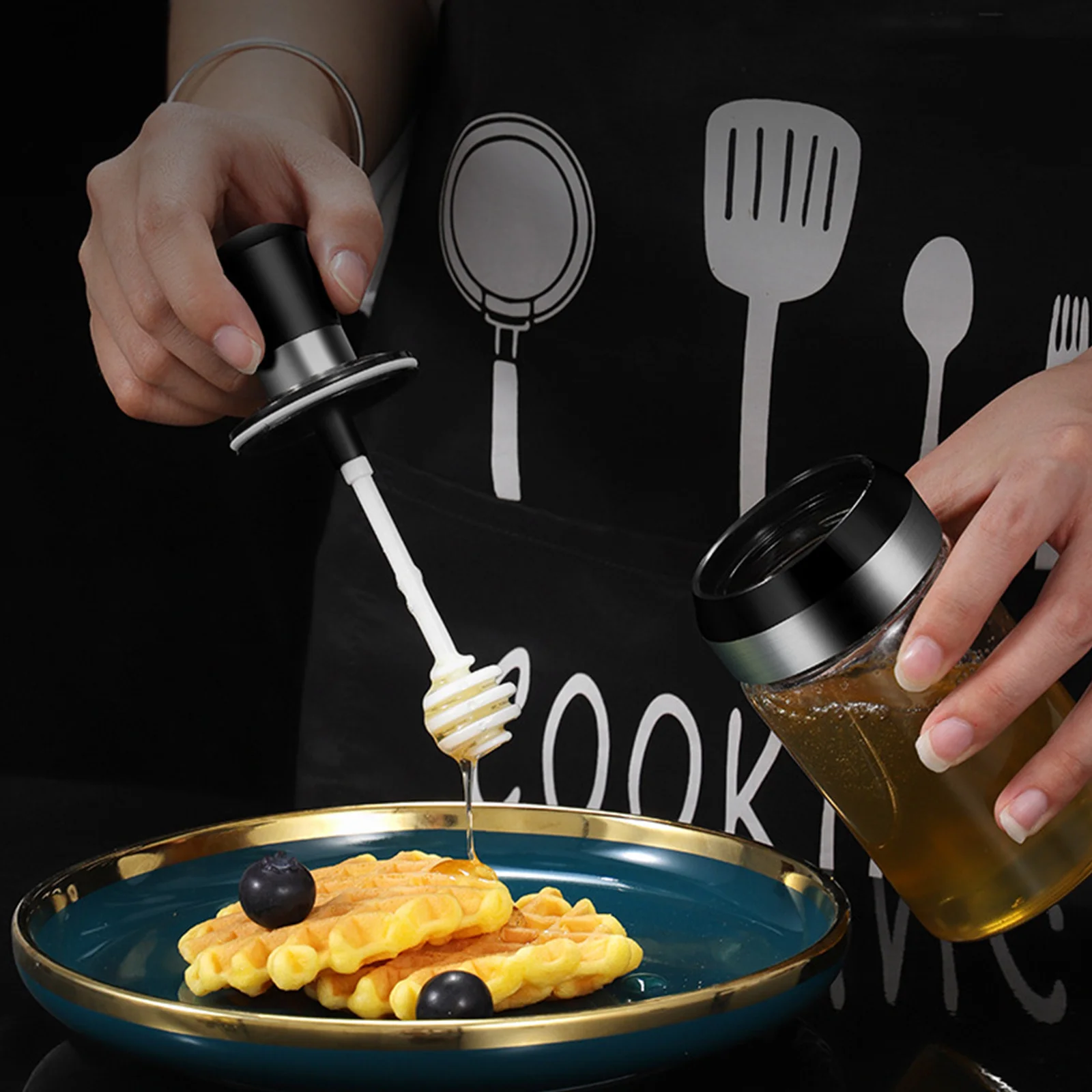 Clear Honey Bottle Portable Honey Jar Kitchen Storage Jar Spoon Lid Silicone Seal Smooth Surface Jars with Spoon
Clear Honey Bottle Portable Honey Jar Kitchen Storage Jar Spoon Lid Silicone Seal Smooth Surface Jars with Spoon