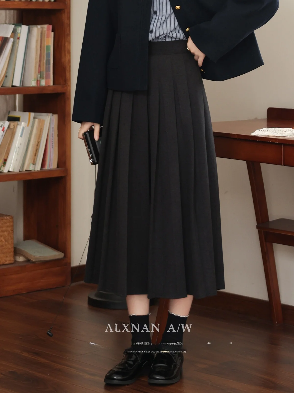 Lu South Deer Casual Time Pleated Skirt Women's A-Line Midi Skirt Autumn Winter New Sle Commute Artistic Button Detail
Lu South Deer Casual Time Pleated Skirt Women's A-Line Midi Skirt Autumn Winter New Sle Commute Artistic Button Detail