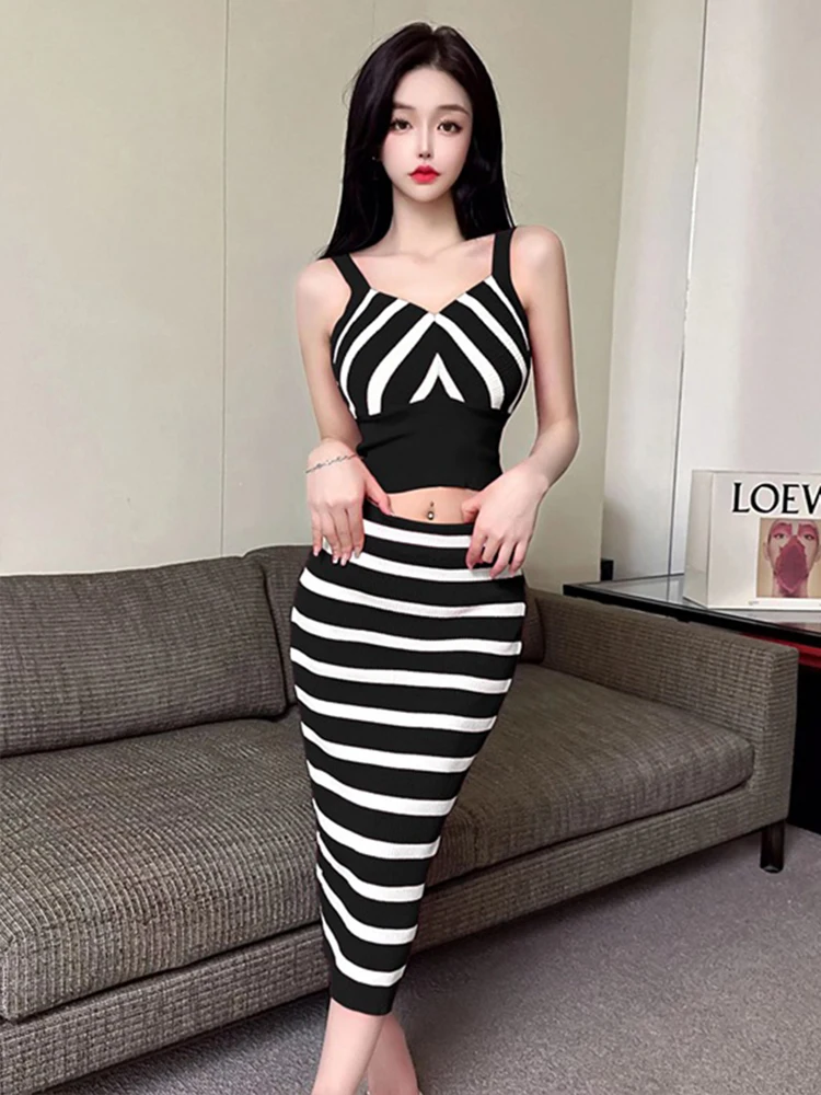 New Knitted Summer 2 Pieces Outfits Women Y2K Lady Sweater Sexy Strap Cropped Tops And Midi Skirt Mujer Slim Set Street Clothes
New Knitted Summer 2 Pieces Outfits Women Y2K Lady Sweater Sexy Strap Cropped Tops And Midi Skirt Mujer Slim Set Street Clothes
