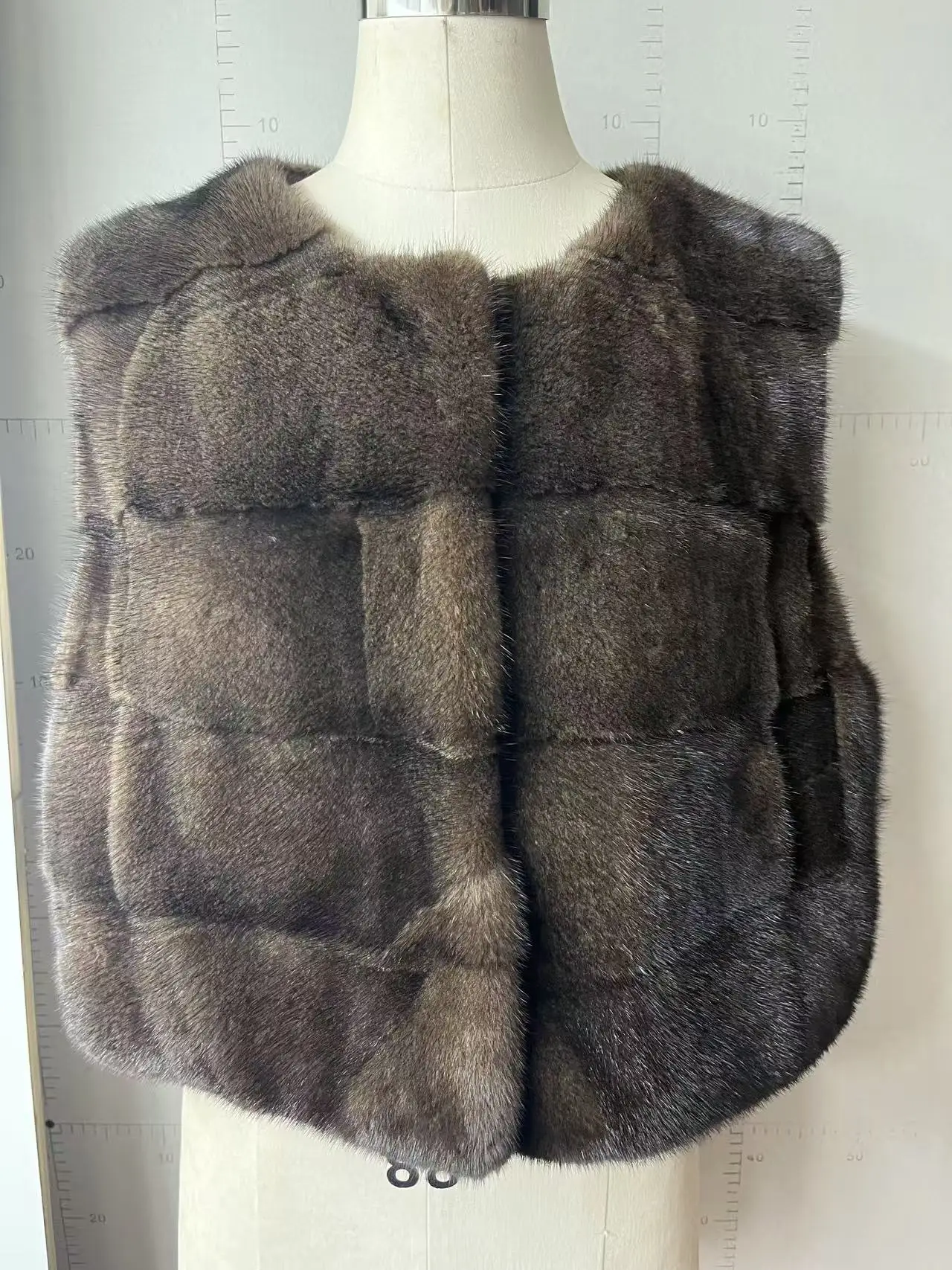 2026 new fashion model real leather natural mink coat vest dark brown short with standing collar
2026 new fashion model real leather natural mink coat vest dark brown short with standing collar