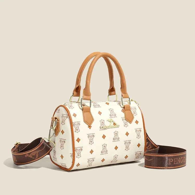 Текстурированная сумка через плечо Boston Premium, очаровательный узор медведя, модный и универсальный кошелек с верхней ручкой
Текстурированная сумка через плечо Boston Premium, очаровательный узор медведя, модный и универсальный кошелек с верхней ручкой