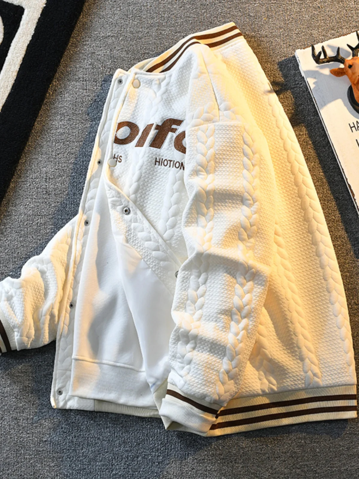 Ретро-винтажная бейсбольная куртка с цветными блоками, мужская вязаная верхняя одежда, модная осенне-зимняя высококачественная куртка для пар
Ретро-винтажная бейсбольная куртка с цветными блоками, мужская вязаная верхняя одежда, модная осенне-зимняя высококачественная куртка для пар