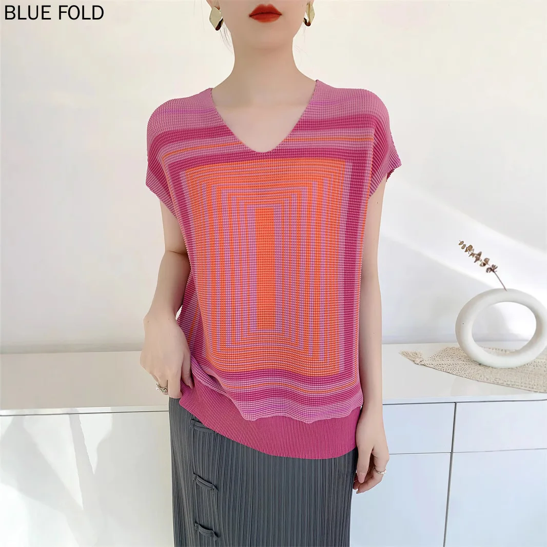 Футболка большого размера MIYAKE PLEATS, лето 2025 г., плиссированный топ, женская удобная повседневная футболка с принтом, лоскутная свободная футболка с v-образным вырезом
Футболка большого размера MIYAKE PLEATS, лето 2025 г., плиссированный топ, женская удобная повседневная футболка с принтом, лоскутная свободная футболка с v-образным вырезом