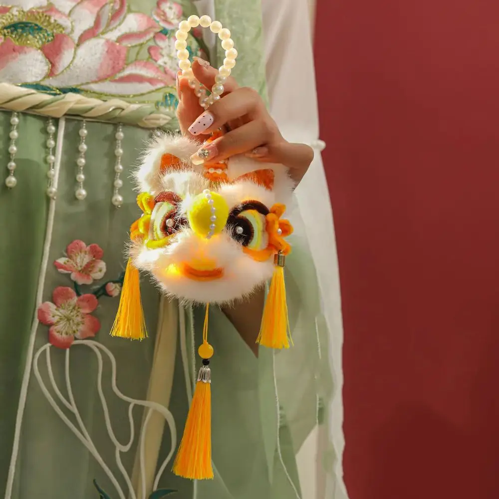 Ancient Pearl Lion Pendant Handheld Twisted Stick New Year Luminous Lantern Tassel Chinese Style Lion Lantern Keychain Gift
Ancient Pearl Lion Pendant Handheld Twisted Stick New Year Luminous Lantern Tassel Chinese Style Lion Lantern Keychain Gift