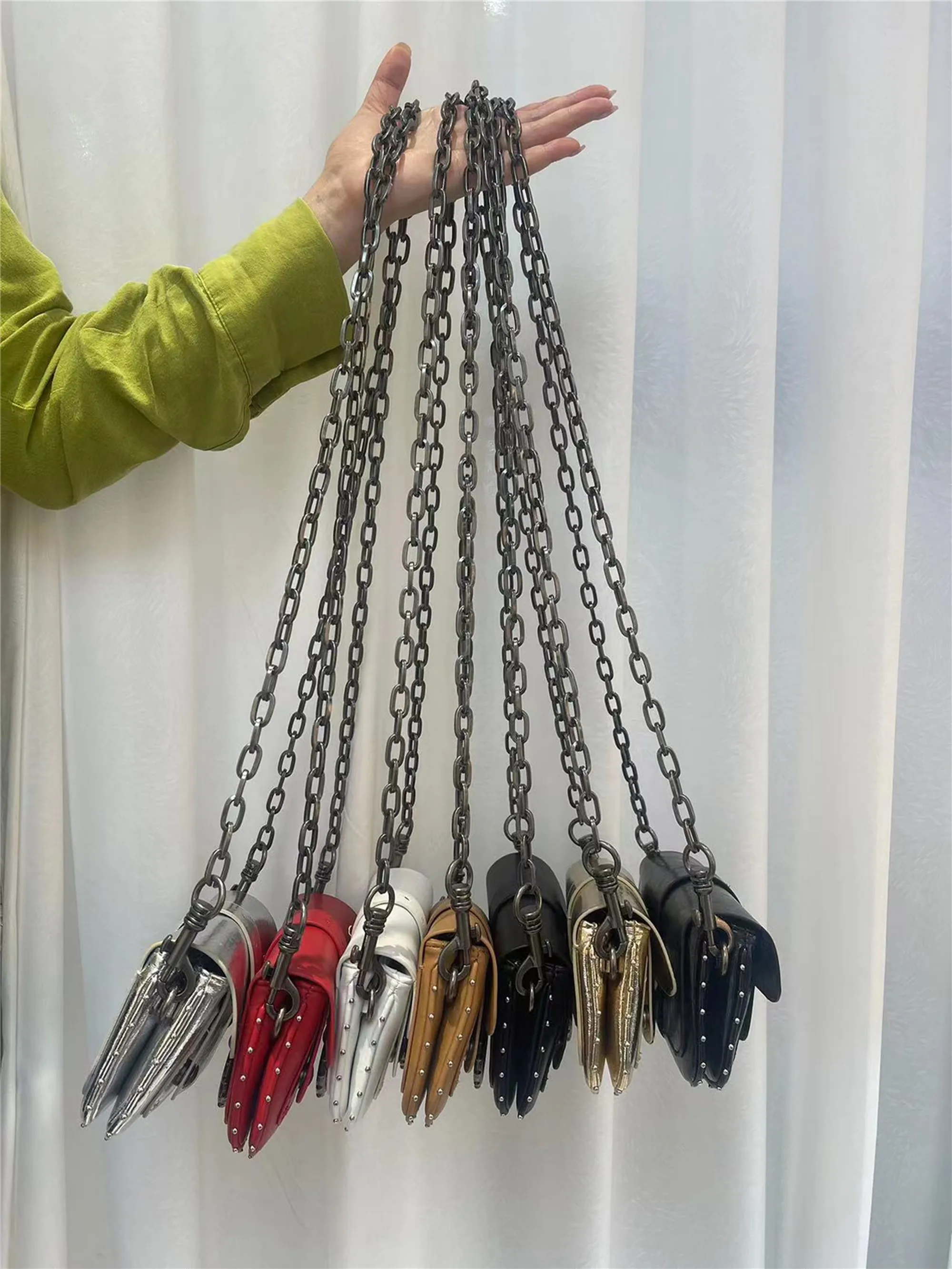 French design classic rivet circle design simple and versatile black cowhide mini bag y2k luxury designer bags bolso marca lujo
French design classic rivet circle design simple and versatile black cowhide mini bag y2k luxury designer bags bolso marca lujo