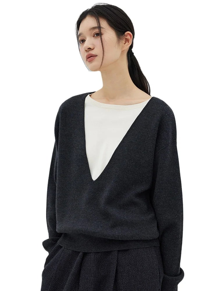 14-Pin four-flat encryption weaving super120s wool deep V-neck contrasting color fake two-piece knitted sweater for women
14-Pin four-flat encryption weaving super120s wool deep V-neck contrasting color fake two-piece knitted sweater for women