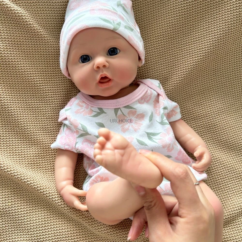 Искусственная 18-дюймовая силиконовая кукла Reborn с открытыми глазами для маленьких мальчиков, кукла для новорожденных для детей, подарок для девочек/мальчиков, игрушка для фестиваля внуков
Искусственная 18-дюймовая силиконовая кукла Reborn с открытыми глазами для маленьких мальчиков, кукла для новорожденных для детей, подарок для девочек/мальчиков, игрушка для фестиваля внуков