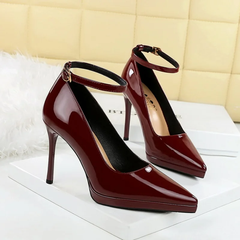 BIGTREE Shiny Patent Leather Platform High Heels Simple Ankle Buckle Women's Pumps Stiletto 11cm Evening Dress High Heeled Shoes
BIGTREE Shiny Patent Leather Platform High Heels Simple Ankle Buckle Women's Pumps Stiletto 11cm Evening Dress High Heeled Shoes