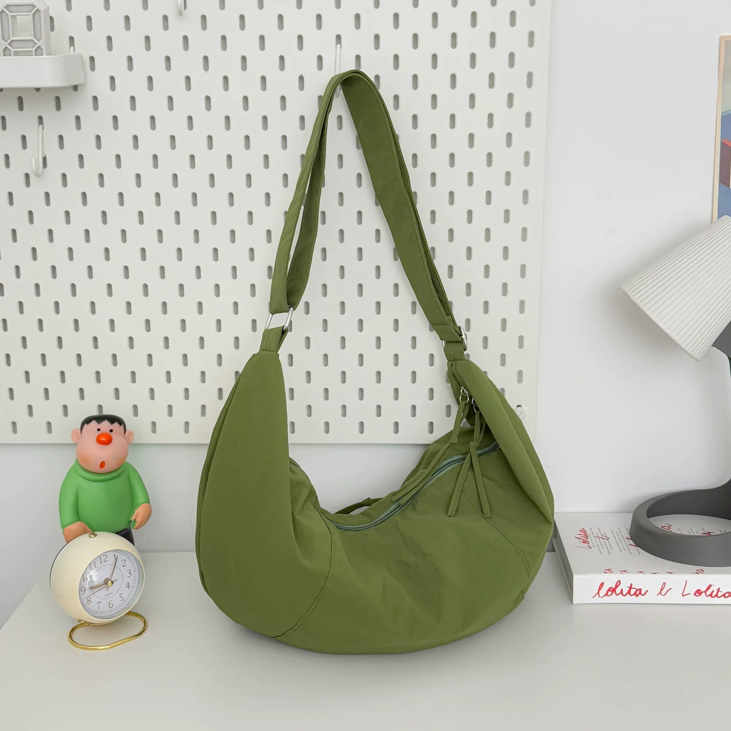 Green Nylon Crossbody Bags for Women 2026 Autumn Japanese Style One Shoulder Bag Large Capacity Easy Carrying Underarm Bag
Green Nylon Crossbody Bags for Women 2026 Autumn Japanese Style One Shoulder Bag Large Capacity Easy Carrying Underarm Bag