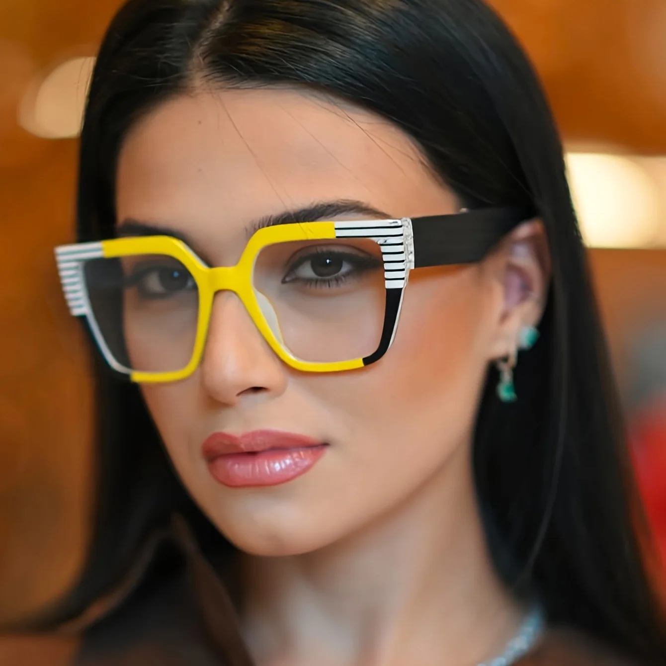 Stylish large-frame glasses with vibrant and colorful prints and contrasting colors. Bohemian is perfect for daily commuting or catching the latest street trends.
Stylish large-frame glasses with vibrant and colorful prints and contrasting colors. Bohemian is perfect for daily commuting or catching the latest street trends.