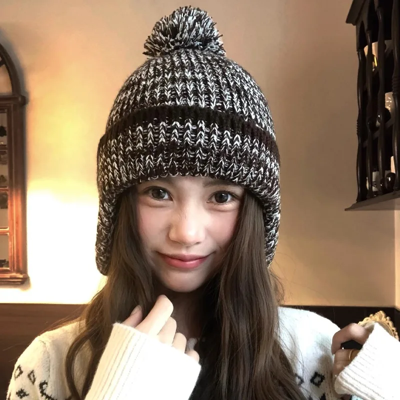 Корейские милые помпоны в стиле ретро, разноцветные вязаные шапочки для защиты ушей для женщин, зимние уличные трендовые универсальные теплые мужские шапки
Корейские милые помпоны в стиле ретро, разноцветные вязаные шапочки для защиты ушей для женщин, зимние уличные трендовые универсальные теплые мужские шапки