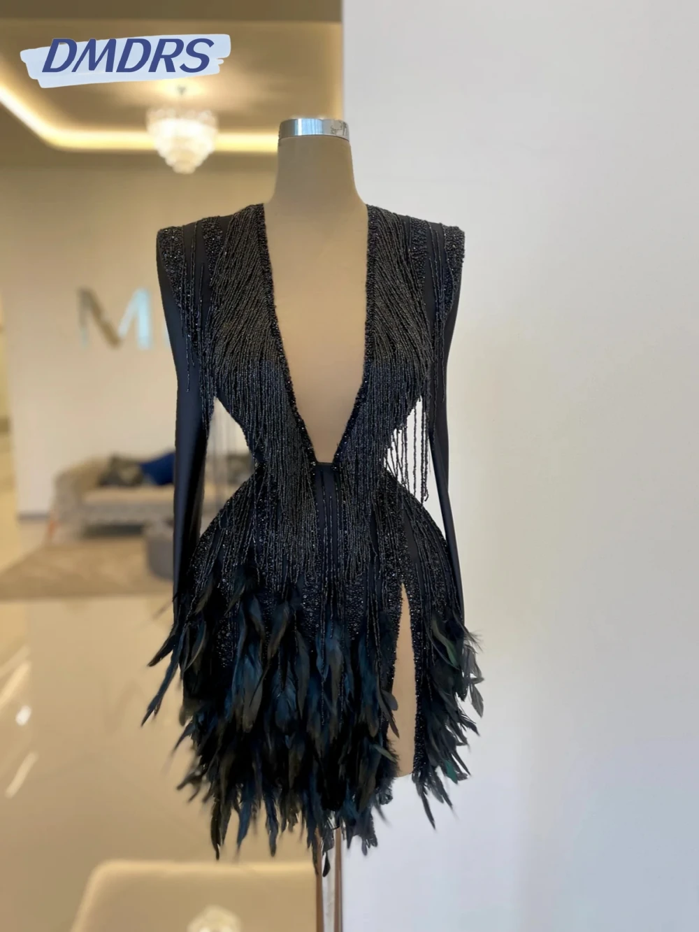 Luxury Black Beaded Tassel Mini Evening Dress With Feathers For Women Deep V-neck Wedding Party Gown Customized Prom Dresses
Luxury Black Beaded Tassel Mini Evening Dress With Feathers For Women Deep V-neck Wedding Party Gown Customized Prom Dresses