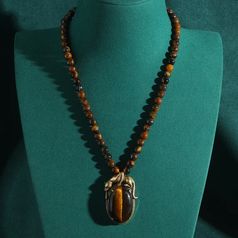 Vintage Jewelry Leopard Pendant Necklace Tiger Eye Stone Beads Chain Designer French Style Party Woman Luxury Charm Accessories
Vintage Jewelry Leopard Pendant Necklace Tiger Eye Stone Beads Chain Designer French Style Party Woman Luxury Charm Accessories