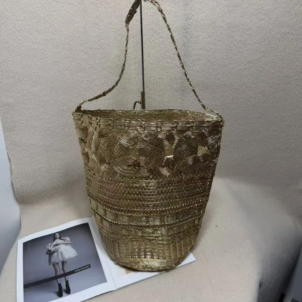 High-quality Hollow Wax Rope Handwoven Bucket Shoulder Tote Bag Women's 2026 Spring and Summer Texture Unique Fashion Simple
High-quality Hollow Wax Rope Handwoven Bucket Shoulder Tote Bag Women's 2026 Spring and Summer Texture Unique Fashion Simple