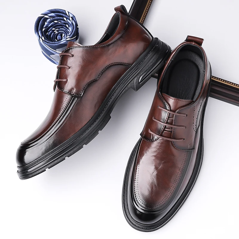 Костюм, мужская кожаная обувь. Минималистичный и ретро-жентльменский стиль. Офис и работа. Повседневная кожаная обувь для взрослых на шнуровке. Деловая обувь. 
Костюм, мужская кожаная обувь. Минималистичный и ретро-жентльменский стиль. Офис и работа. Повседневная кожаная обувь для взрослых на шнуровке. Деловая обувь.