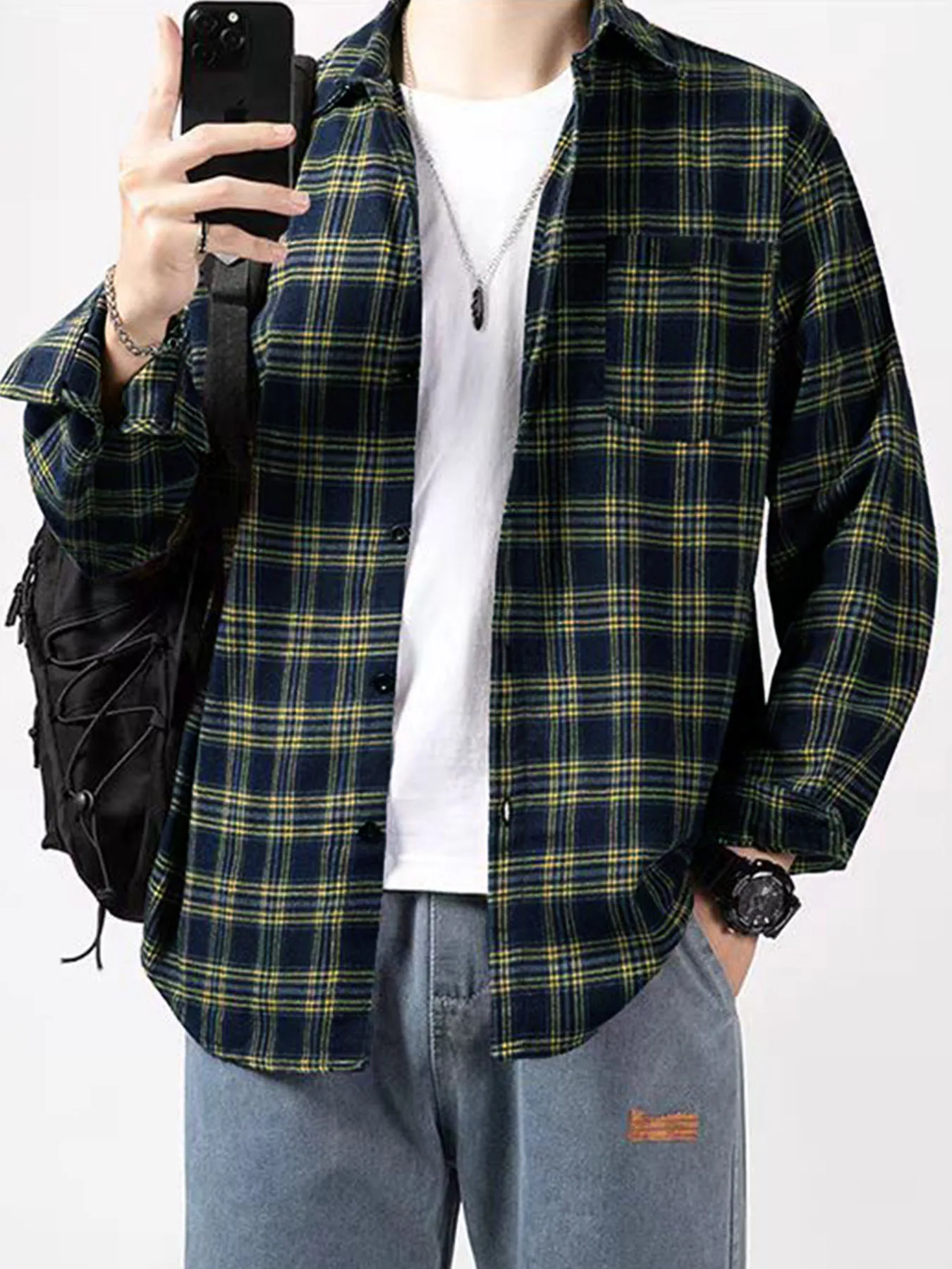 Клетчатая рубашка с длинными рукавами, мужская ретро-новая тенденция весной и осенью, свободная повседневная рубашка-джокер
Клетчатая рубашка с длинными рукавами, мужская ретро-новая тенденция весной и осенью, свободная повседневная рубашка-джокер