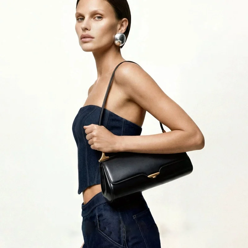 Small niche large capacity shoulder bag 2026 new women's bag French stick bag retro commuting armpit bag
Small niche large capacity shoulder bag 2026 new women's bag French stick bag retro commuting armpit bag