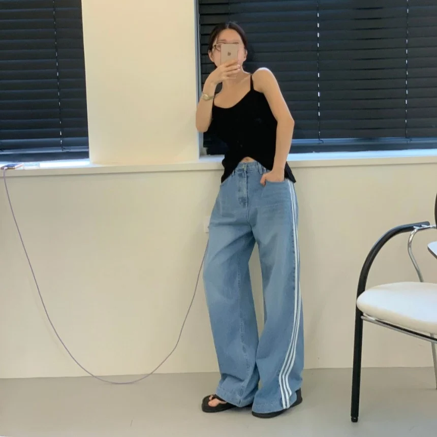 Retro Style Washed out Wide Leg Jeans Striped Loose Fit Ladies Fashionable Casual Cotton Denim Trousers Spring 2026
Retro Style Washed out Wide Leg Jeans Striped Loose Fit Ladies Fashionable Casual Cotton Denim Trousers Spring 2026