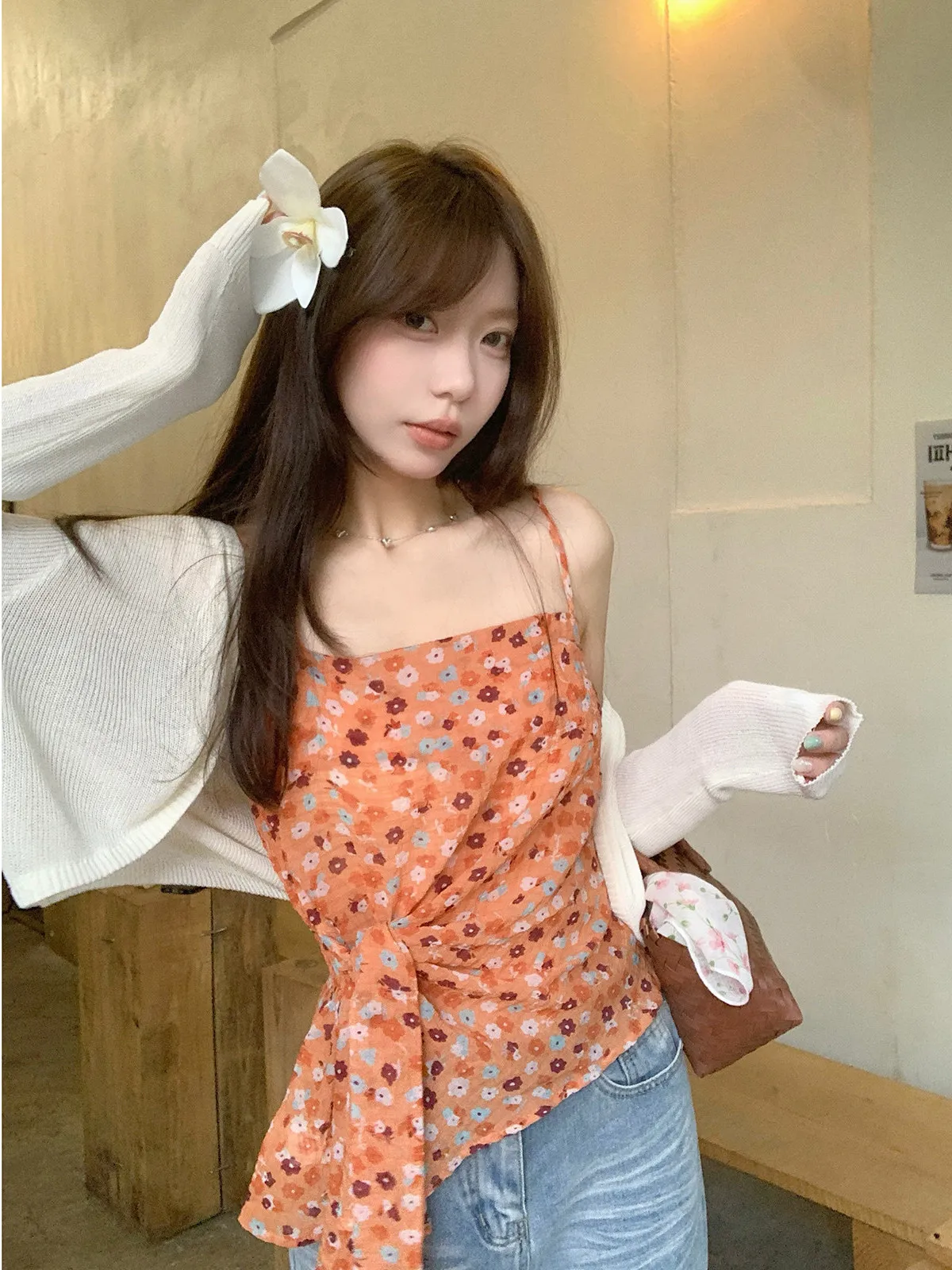 Sweet Floral Slimming Two-Piece Set Women's Summer Sleeveless V-Neck Thin Cardigan And Strap Top Anti-Aging Fashion Set
Sweet Floral Slimming Two-Piece Set Women's Summer Sleeveless V-Neck Thin Cardigan And Strap Top Anti-Aging Fashion Set