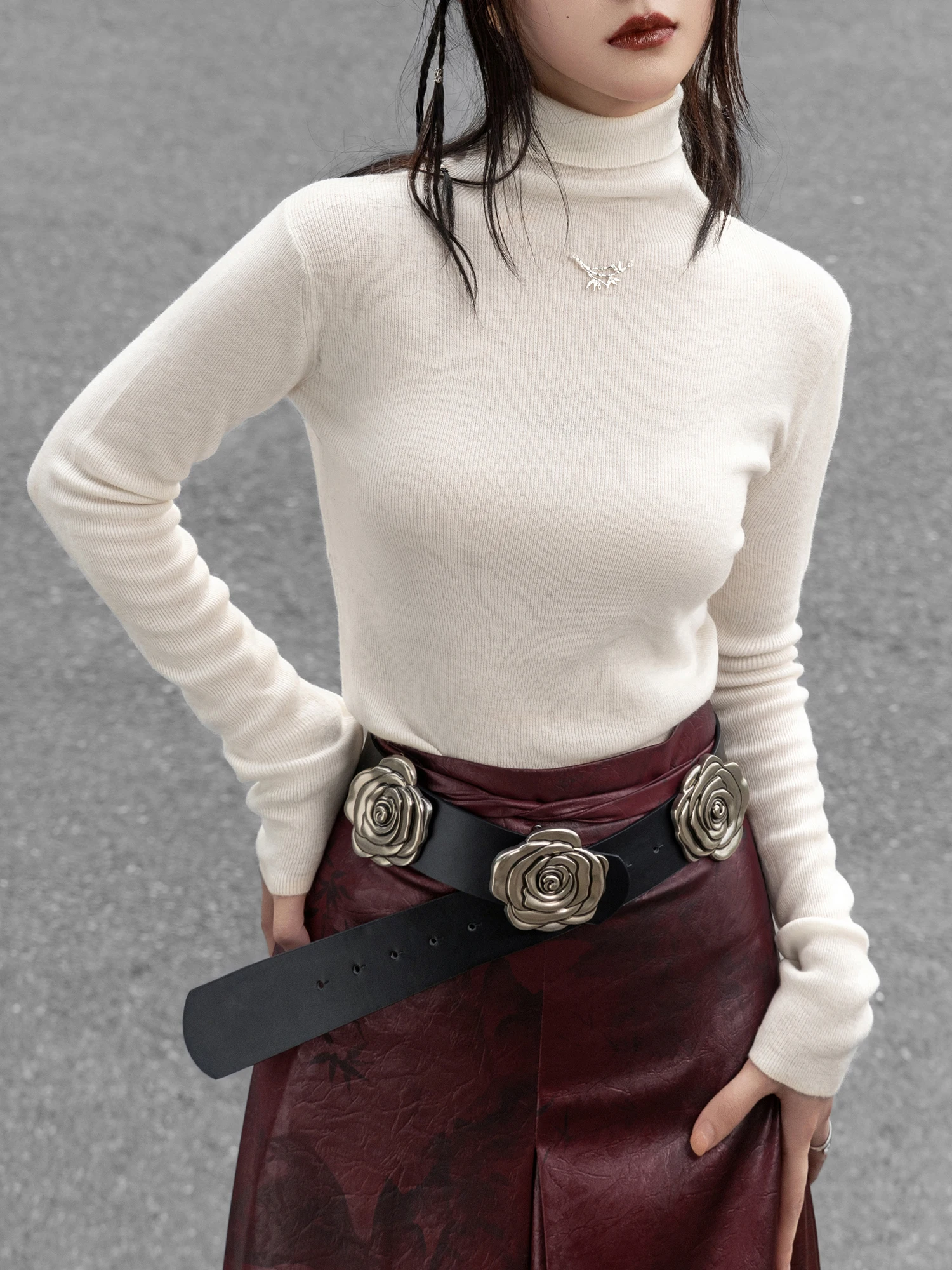 Теплая вязаная водолазка с высоким воротником и длинными рукавами для женщин, облегающая, универсальная, для повседневной носки, шерстяной топ для поездок на работу
Теплая вязаная водолазка с высоким воротником и длинными рукавами для женщин, облегающая, универсальная, для повседневной носки, шерстяной топ для поездок на работу