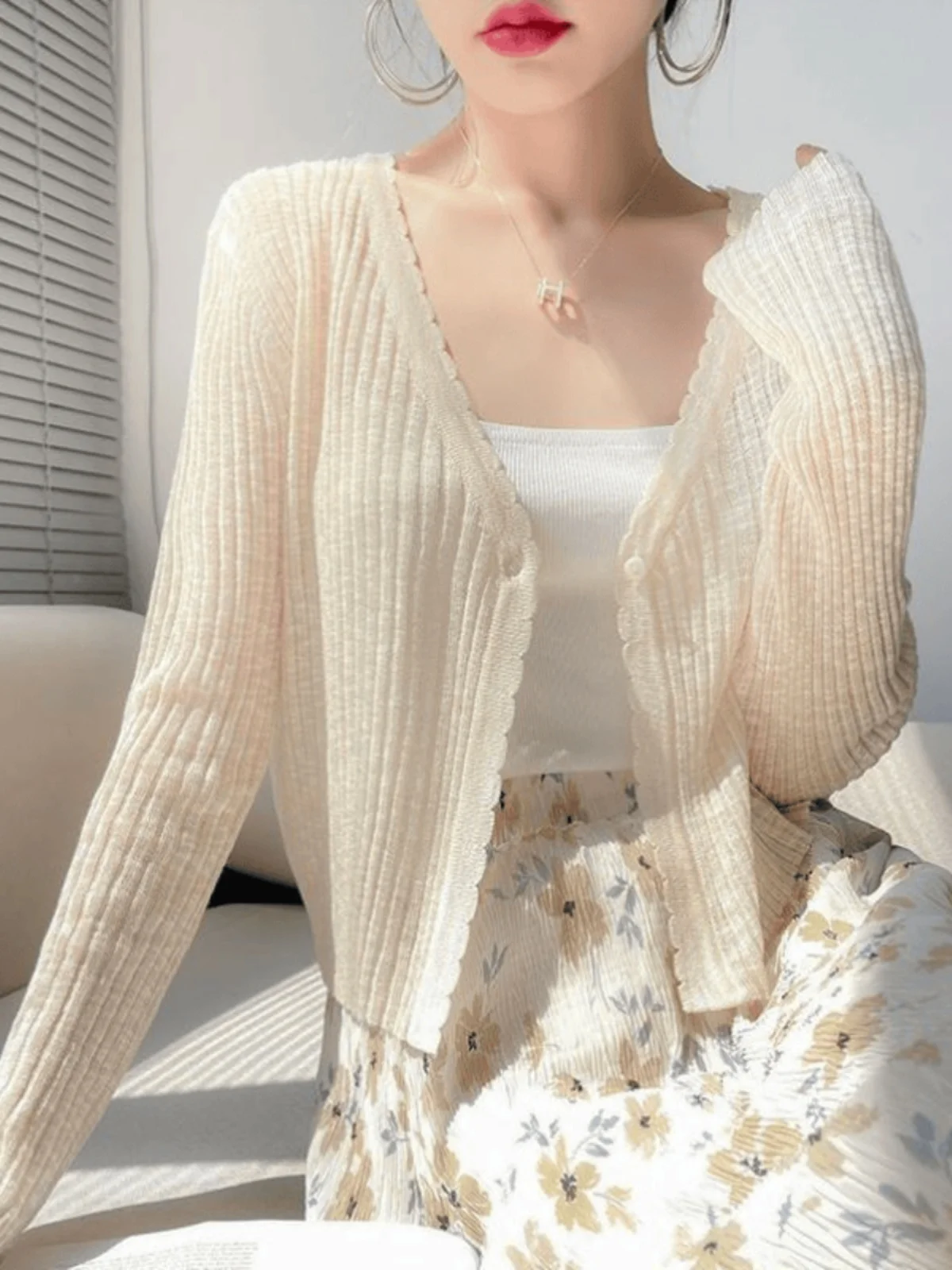 Ice Silk Sun Protection Knitted Cardigan Short Style Women's Light Vest Air Conditioning Outerwear Cover up Top
Ice Silk Sun Protection Knitted Cardigan Short Style Women's Light Vest Air Conditioning Outerwear Cover up Top