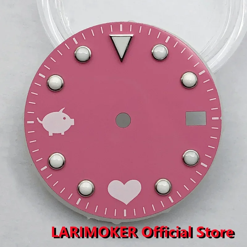 LARIMOKER 28,5 мм зеленый светящийся циферблат розовый циферблат часов подходит для механизма NH35
LARIMOKER 28,5 мм зеленый светящийся циферблат розовый циферблат часов подходит для механизма NH35