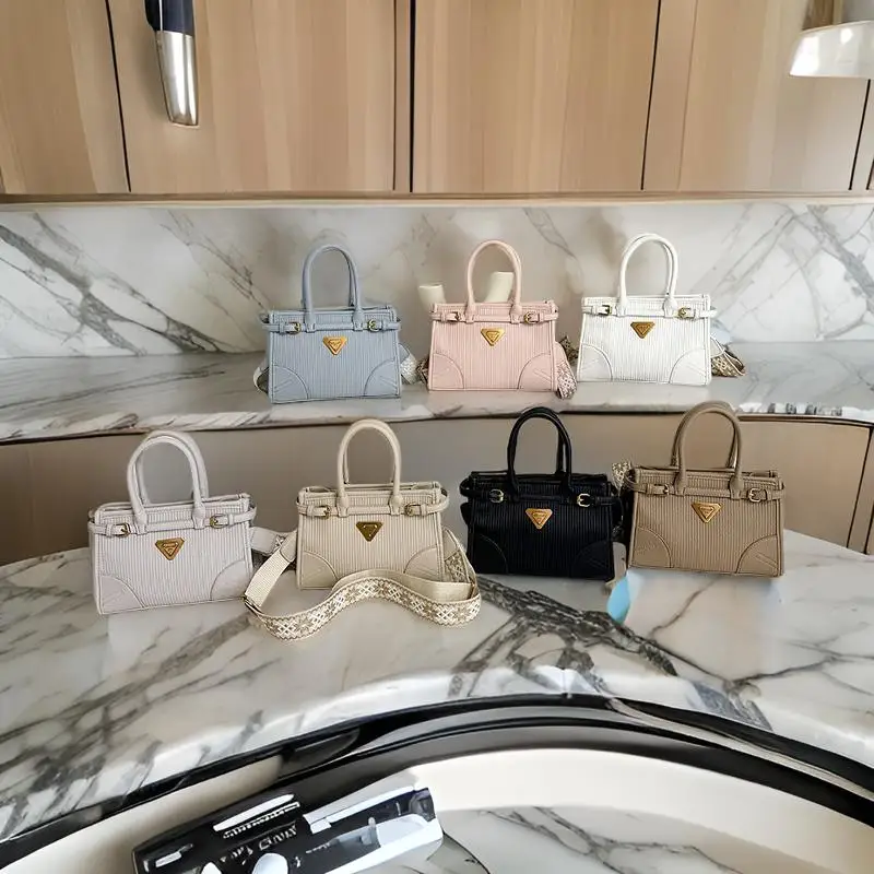 Elegant Vintage Messenger Crossbody Bag - High-End Leather Handbag With Designer Letter Logo, Paris Fashion Tote
Elegant Vintage Messenger Crossbody Bag - High-End Leather Handbag With Designer Letter Logo, Paris Fashion Tote