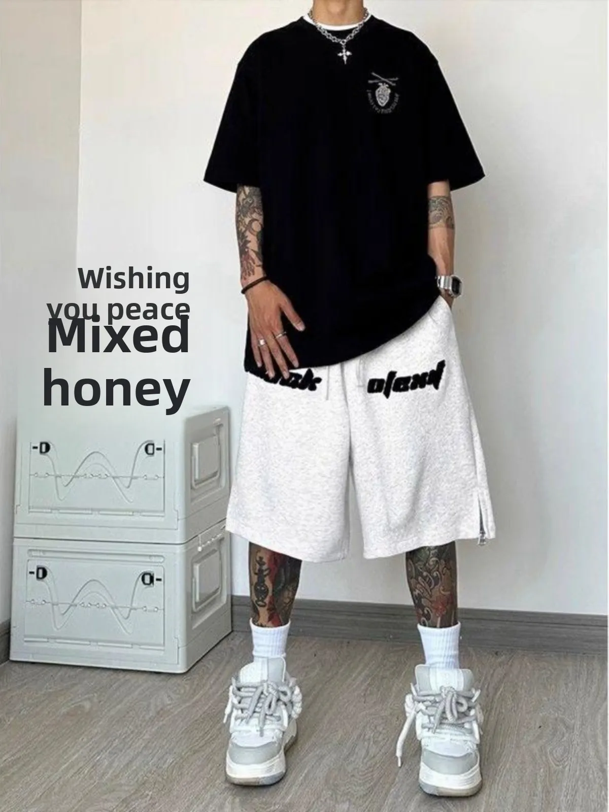 Мужские летние повседневные брюки свободного кроя в стиле High Street, размер 300, новинка, молодежный стиль
Мужские летние повседневные брюки свободного кроя в стиле High Street, размер 300, новинка, молодежный стиль