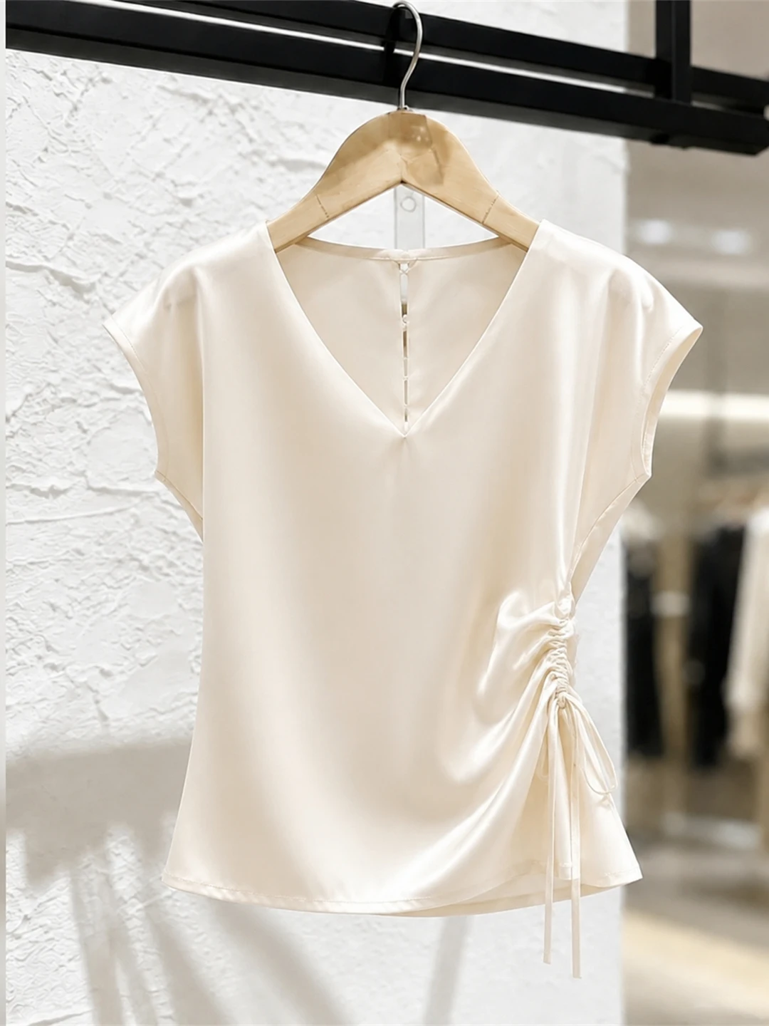 Elegant V-Neck Satin Blouse Versatile Fashionable Summer Top Light Maturity Style Short Sleeve Korean Version Straight Cut
Elegant V-Neck Satin Blouse Versatile Fashionable Summer Top Light Maturity Style Short Sleeve Korean Version Straight Cut