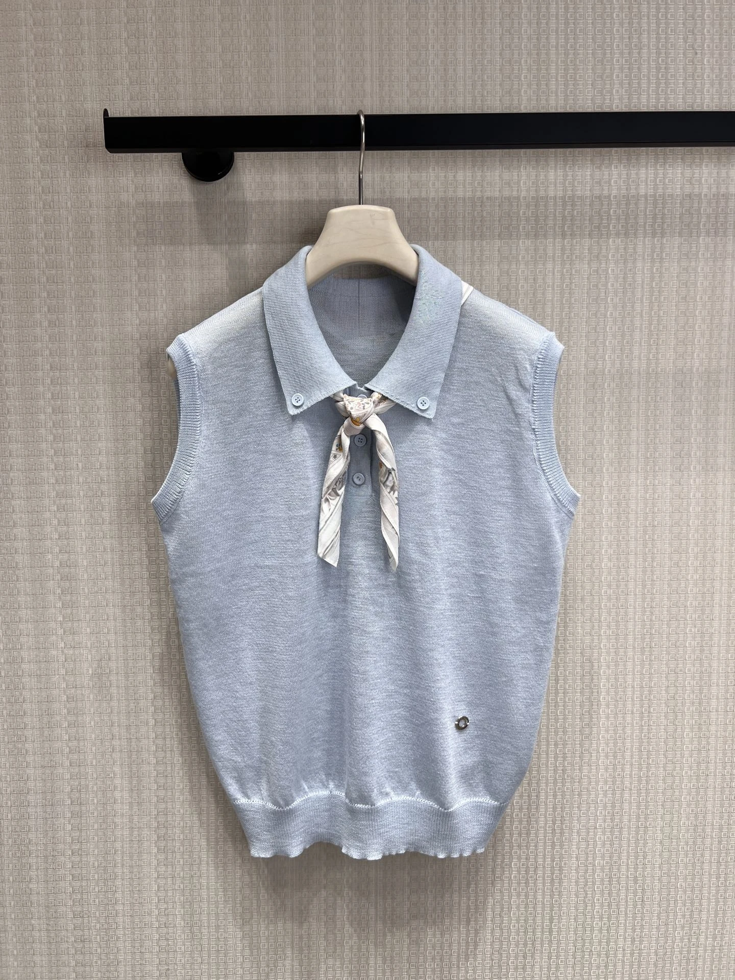 Casual Style Women's Knitted Sleeveless Top with Collar Detachable Vest And Scarf Fashionable Versatile Age-Defying
Casual Style Women's Knitted Sleeveless Top with Collar Detachable Vest And Scarf Fashionable Versatile Age-Defying