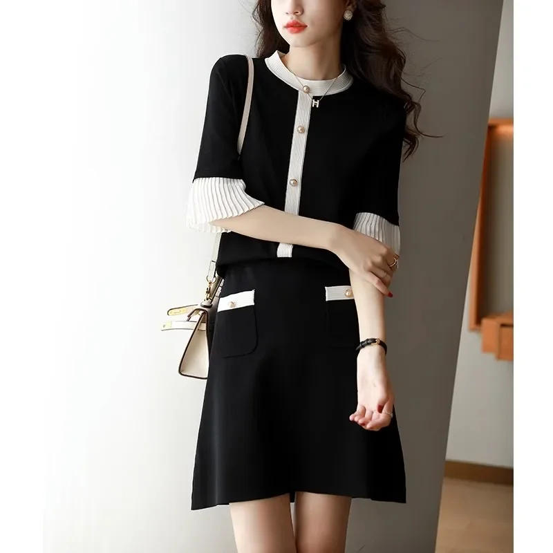 Elegant Vintage Pearls Button Women Suits 2023 New 2 Pieces Sets O Neck Half sleeve Sweater Mini Skirt Ladies Knitted TrackSuit
Elegant Vintage Pearls Button Women Suits 2023 New 2 Pieces Sets O Neck Half sleeve Sweater Mini Skirt Ladies Knitted TrackSuit