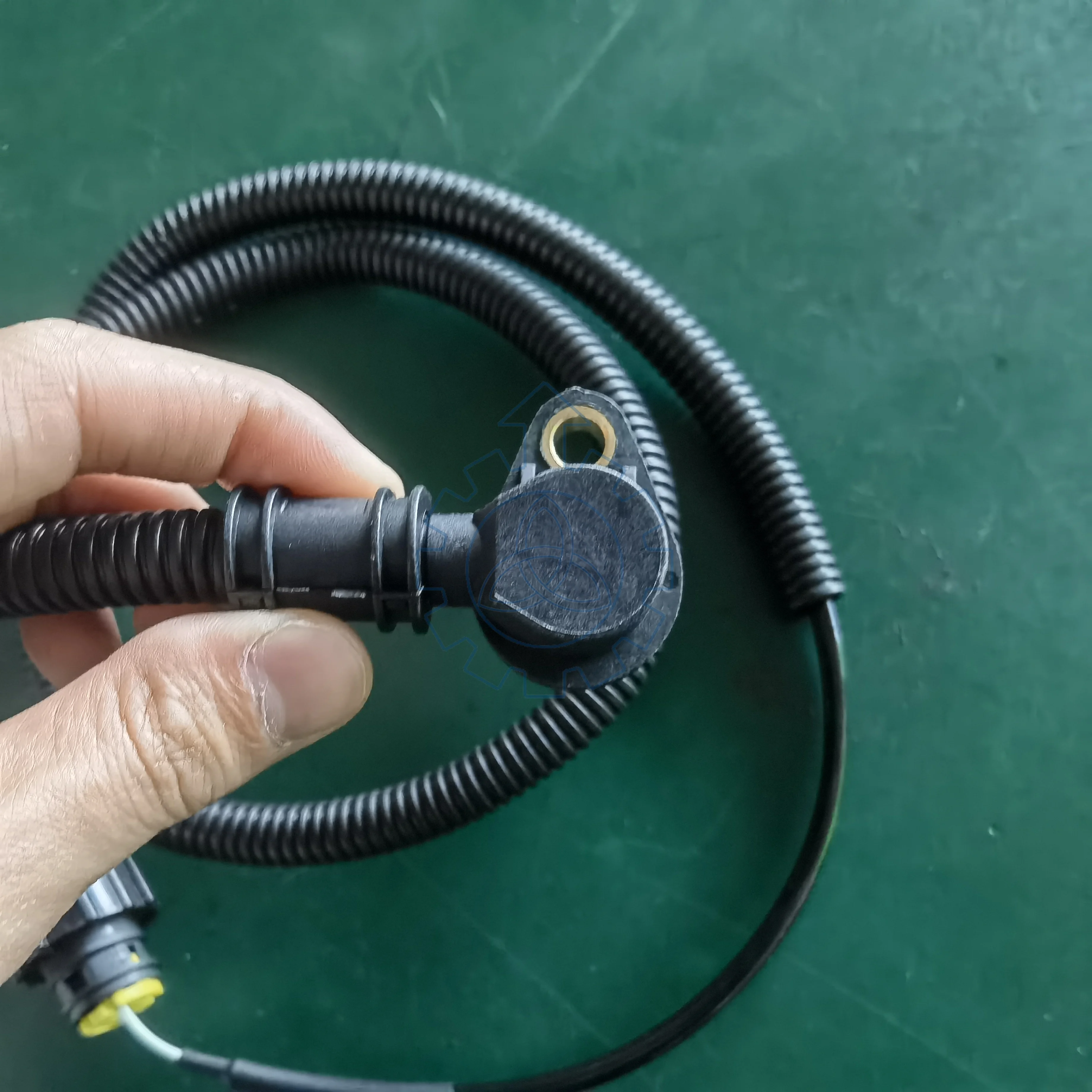 3PCS 20508011 20374282 0281002458CPS Crankshaft Position Sensor For VOLVO TRUCK D12 FM 9 FM9 FM12 FH12 FH16 FH FM
3PCS 20508011 20374282 0281002458CPS Crankshaft Position Sensor For VOLVO TRUCK D12 FM 9 FM9 FM12 FH12 FH16 FH FM