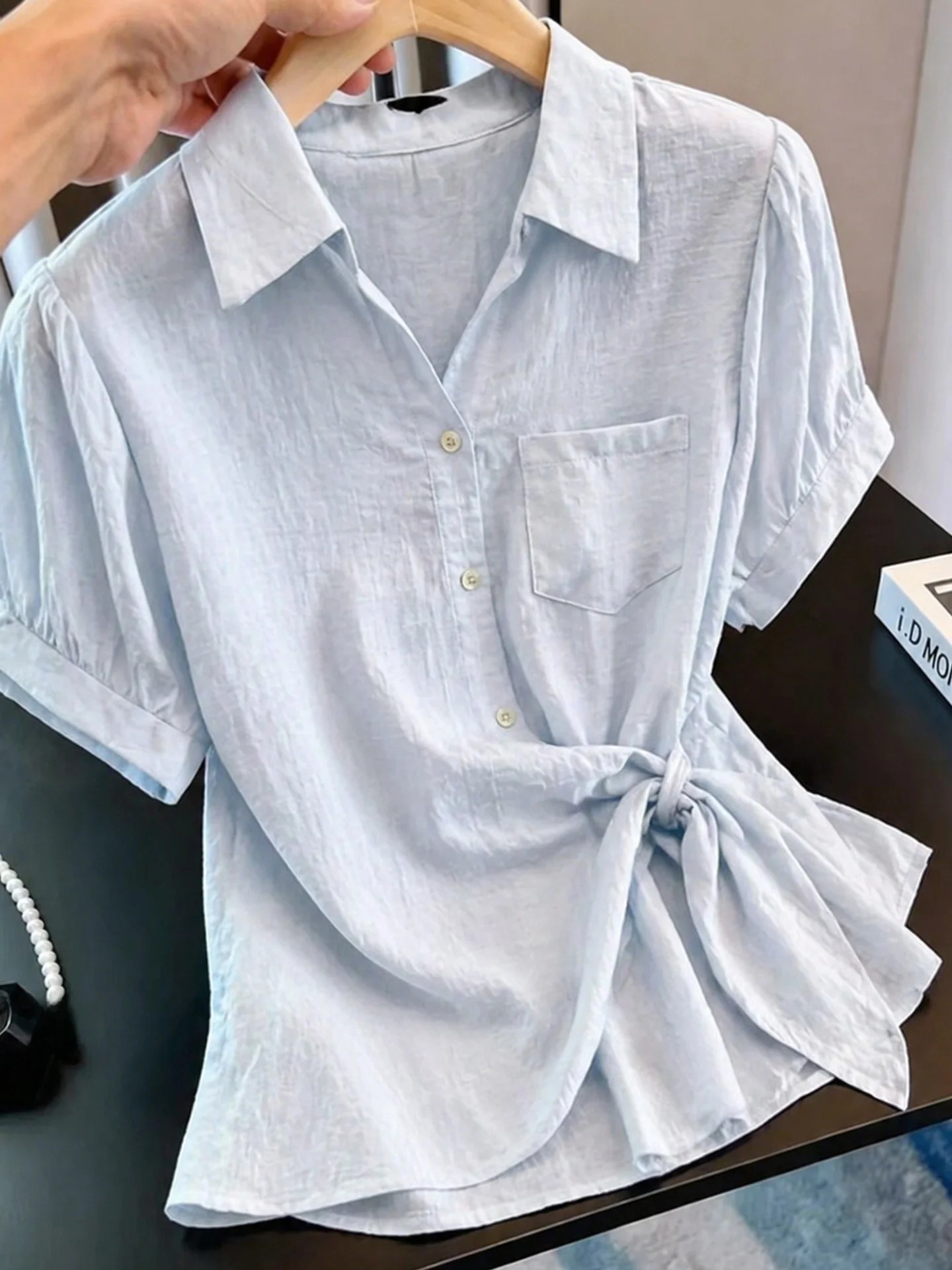 Fashionable Simple Stand Collar Short Sleeve Shirt Women's Belted Waist Design Summer 2026 Korean Style Straight Cut Top
Fashionable Simple Stand Collar Short Sleeve Shirt Women's Belted Waist Design Summer 2026 Korean Style Straight Cut Top