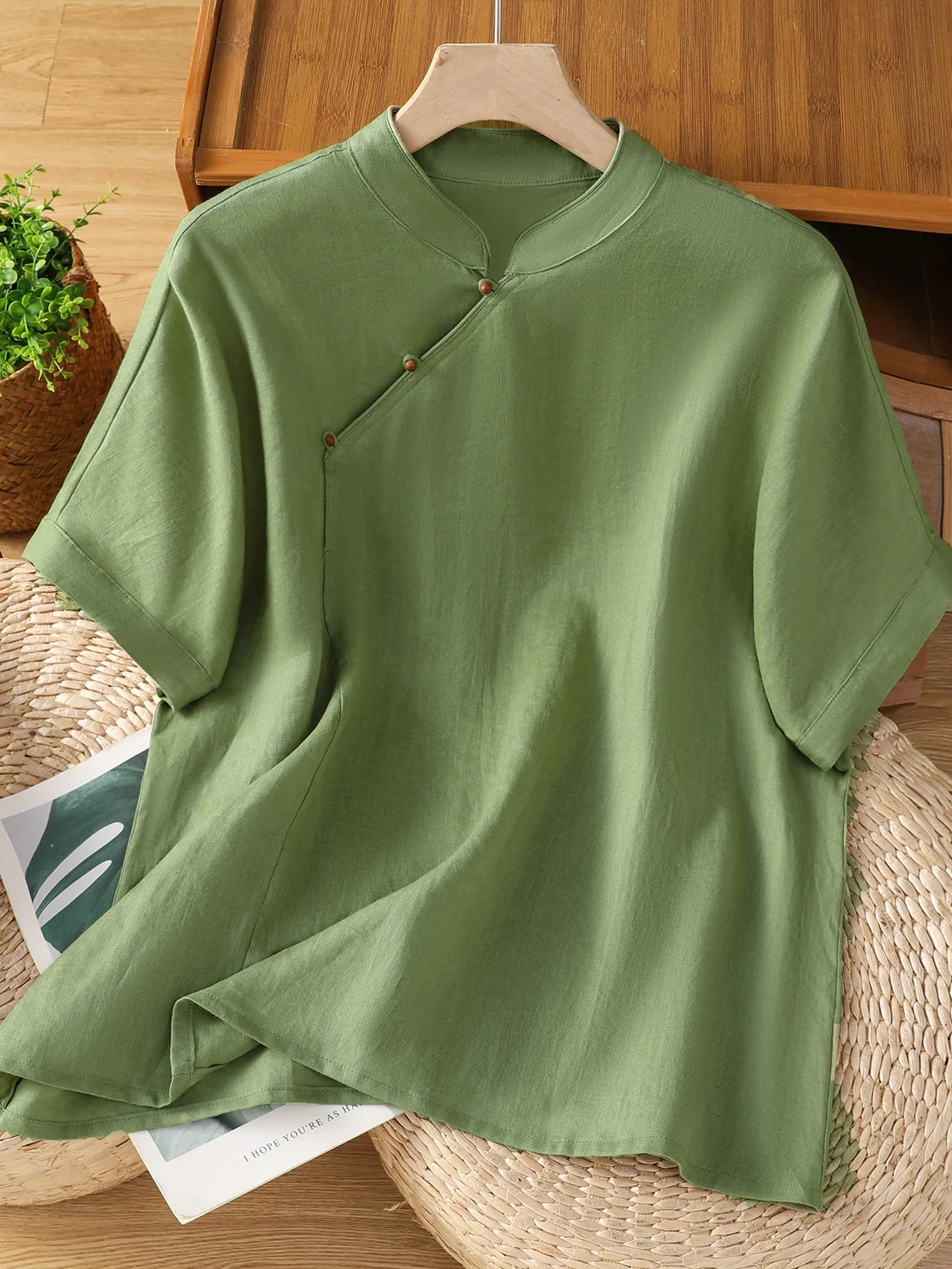 Retro Cotton Linen Short Sleeve Shirt Stand Collar Qipao Top Loose Casual Large Size Women's Summer Shirt Button Detail
Retro Cotton Linen Short Sleeve Shirt Stand Collar Qipao Top Loose Casual Large Size Women's Summer Shirt Button Detail