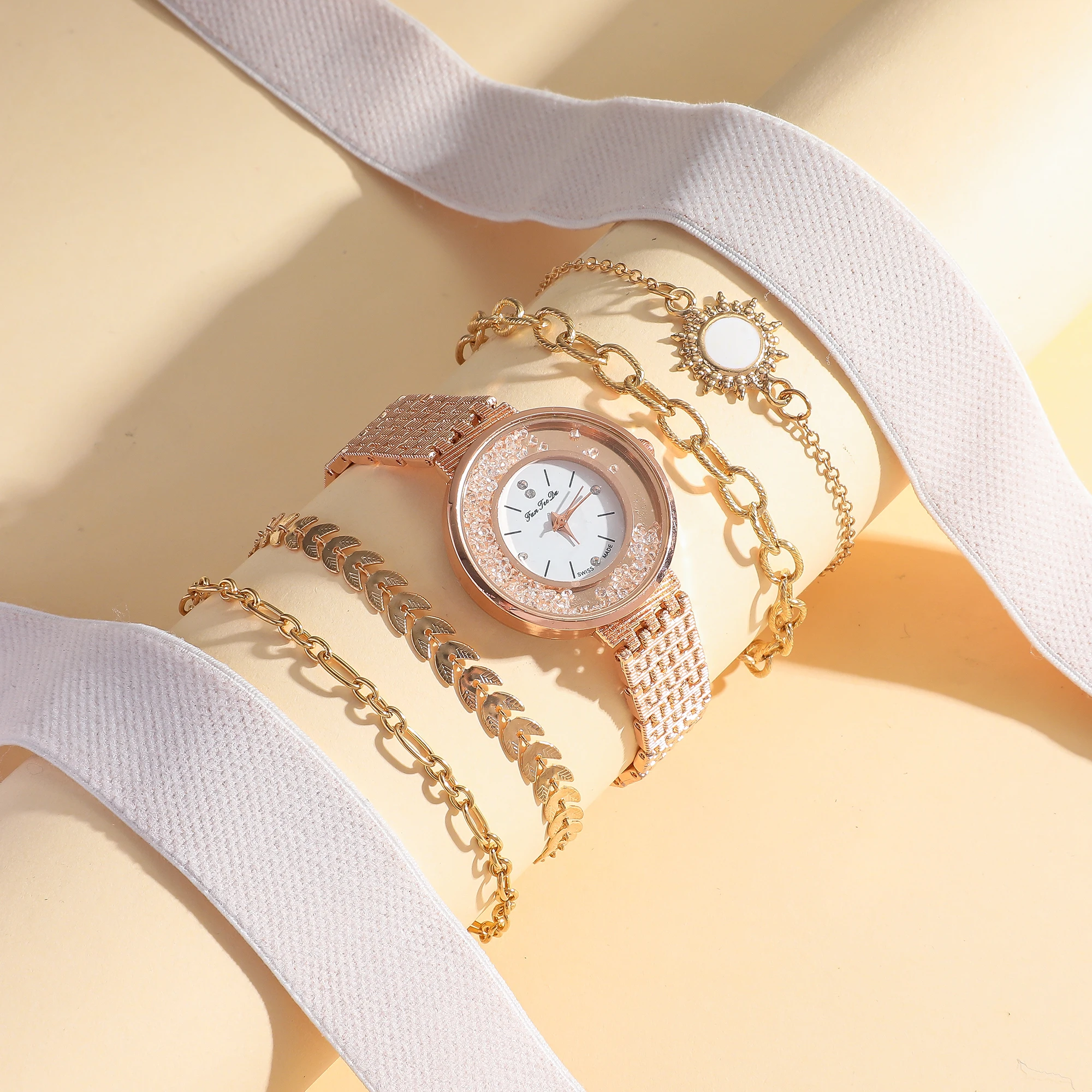 5pcs/set; Simple and stylish ladies' new diamond-inlaid watch necklace set of five, suitable for birthday gifts
5pcs/set; Simple and stylish ladies' new diamond-inlaid watch necklace set of five, suitable for birthday gifts