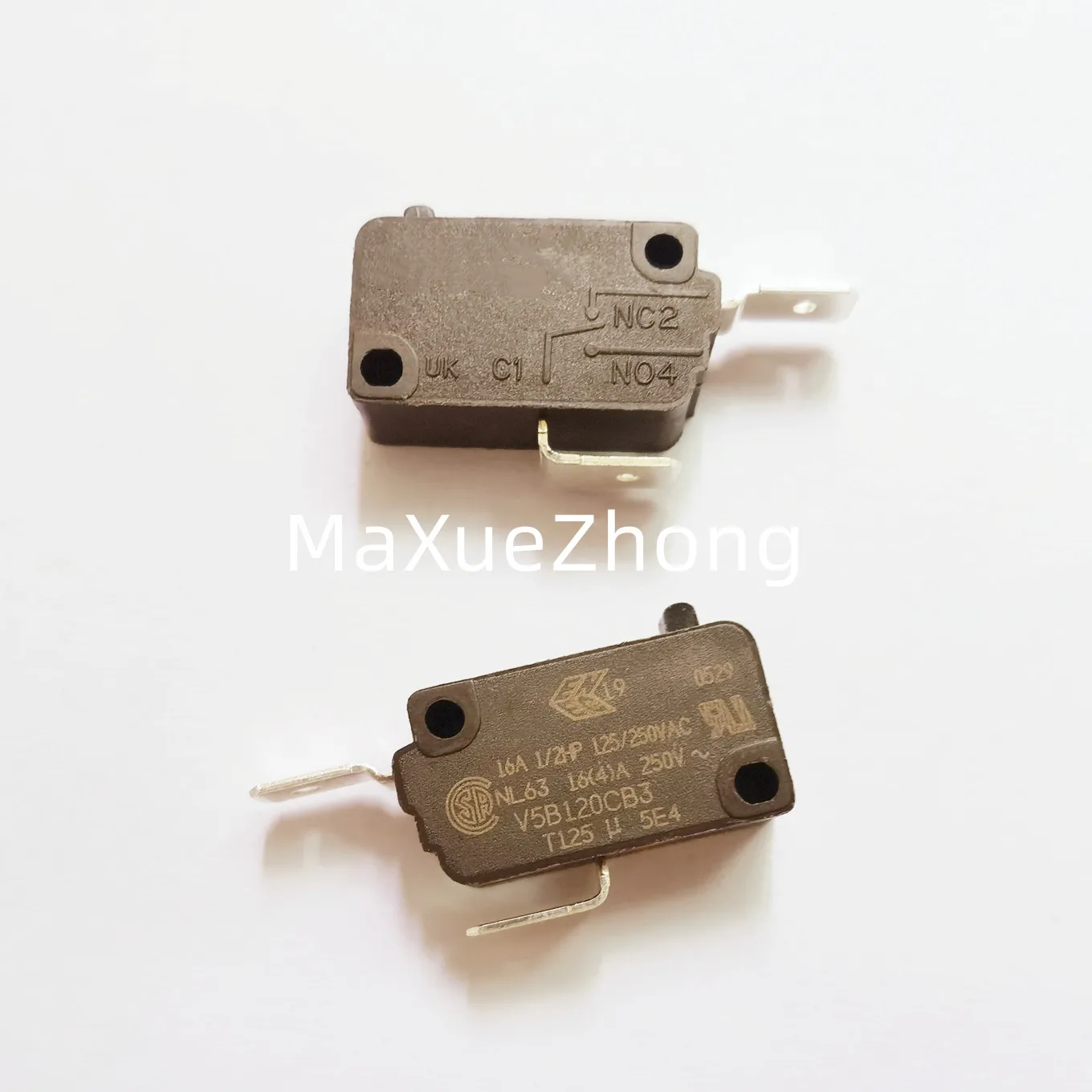 Original new 100% V5B120CB3 16A250V micro switch 2pin normally closed contact switch 
Original new 100% V5B120CB3 16A250V micro switch 2pin normally closed contact switch