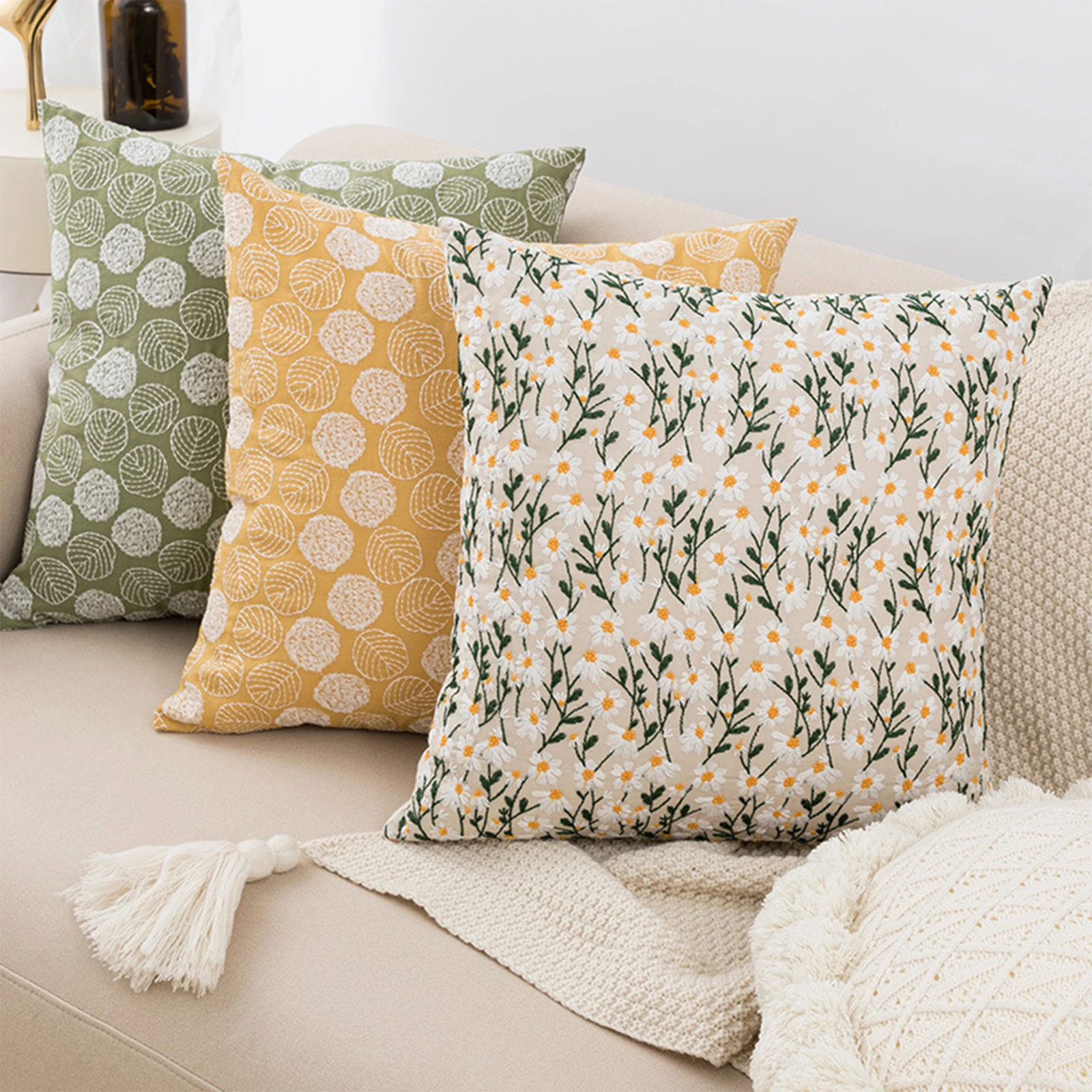 Fashion Daisy Print Pillowcase Yellow Green Leaf Embroidery Cushion Cover Modern Sofa Bay Window Living Room Home Decoration
Fashion Daisy Print Pillowcase Yellow Green Leaf Embroidery Cushion Cover Modern Sofa Bay Window Living Room Home Decoration