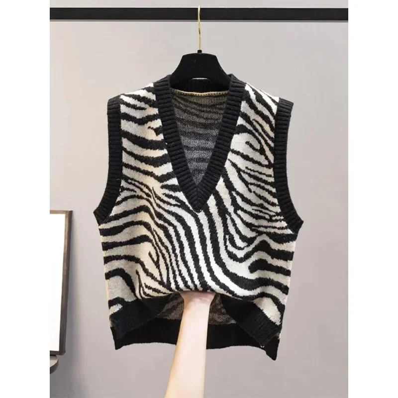 Women's Sleeveless Vest 2024 New Knitwear Woman Clothing Korean Fashion Geometric Vintage V-Neck Pullover Casual Waistcoat N100
Women's Sleeveless Vest 2024 New Knitwear Woman Clothing Korean Fashion Geometric Vintage V-Neck Pullover Casual Waistcoat N100
