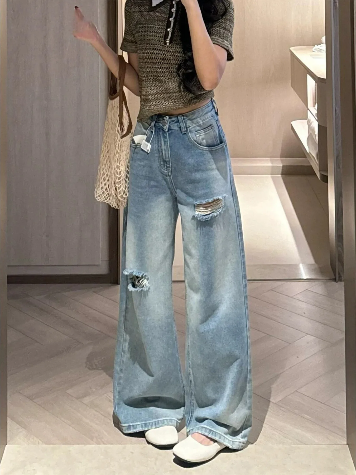 American Style High Waist Loose Fit Straight Leg Denim Jeans Women's Small Size Washed out Torn Casual Summer Jeans
American Style High Waist Loose Fit Straight Leg Denim Jeans Women's Small Size Washed out Torn Casual Summer Jeans