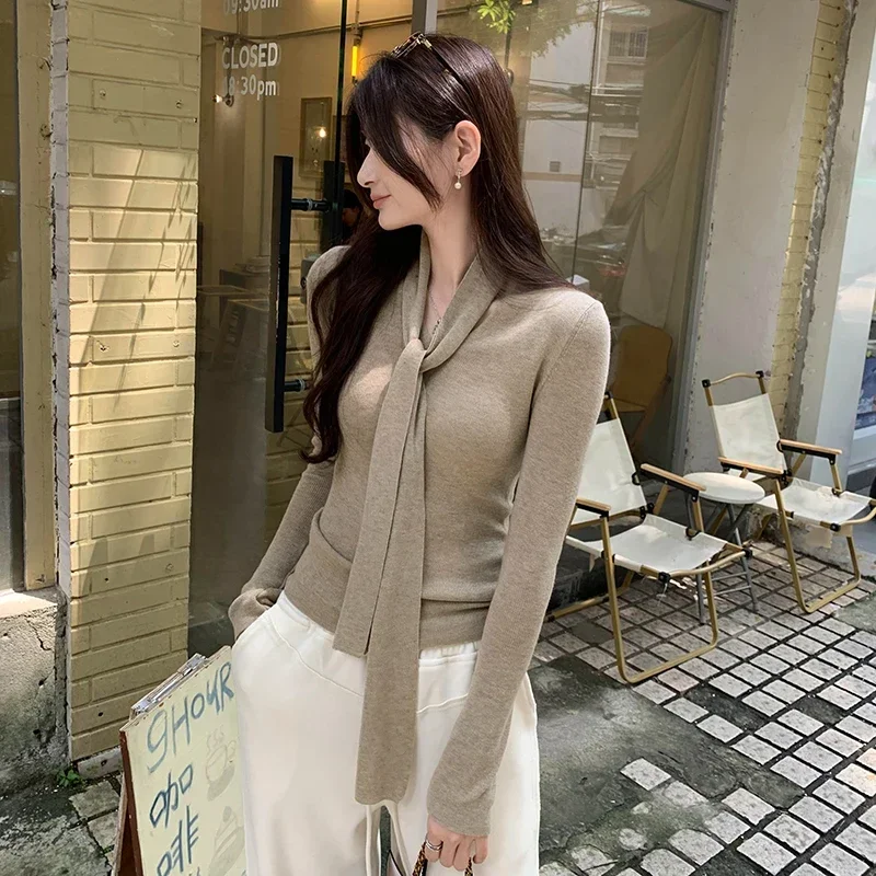Korean Fashion Autumn New Women Tops Knitted Sweater Niche Design Lace-up Collar Long Sleeve Slim Knitting Pullover Clothing
Korean Fashion Autumn New Women Tops Knitted Sweater Niche Design Lace-up Collar Long Sleeve Slim Knitting Pullover Clothing