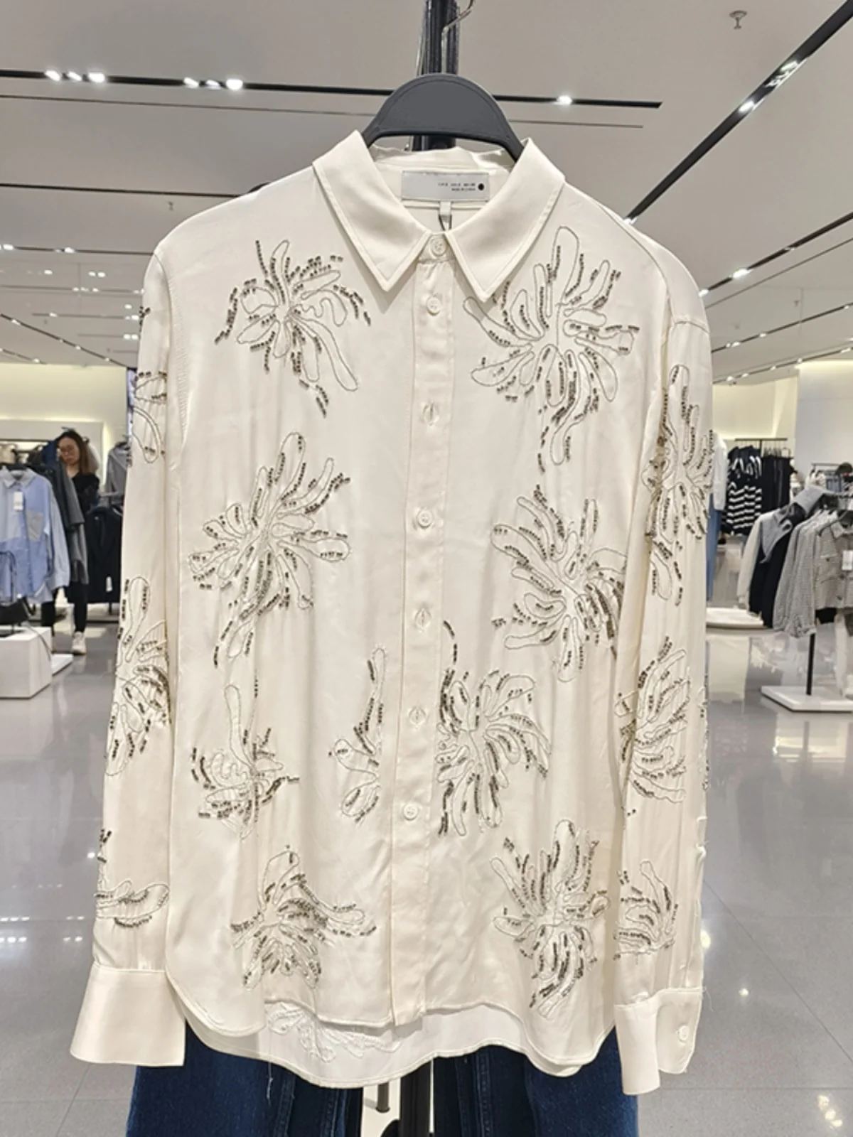 Elegant Long Sleeve Embroidered Beaded Shirt Loose Fit Women's Fashionable Summer New Style Commute Style Straight Tube Shirt
Elegant Long Sleeve Embroidered Beaded Shirt Loose Fit Women's Fashionable Summer New Style Commute Style Straight Tube Shirt