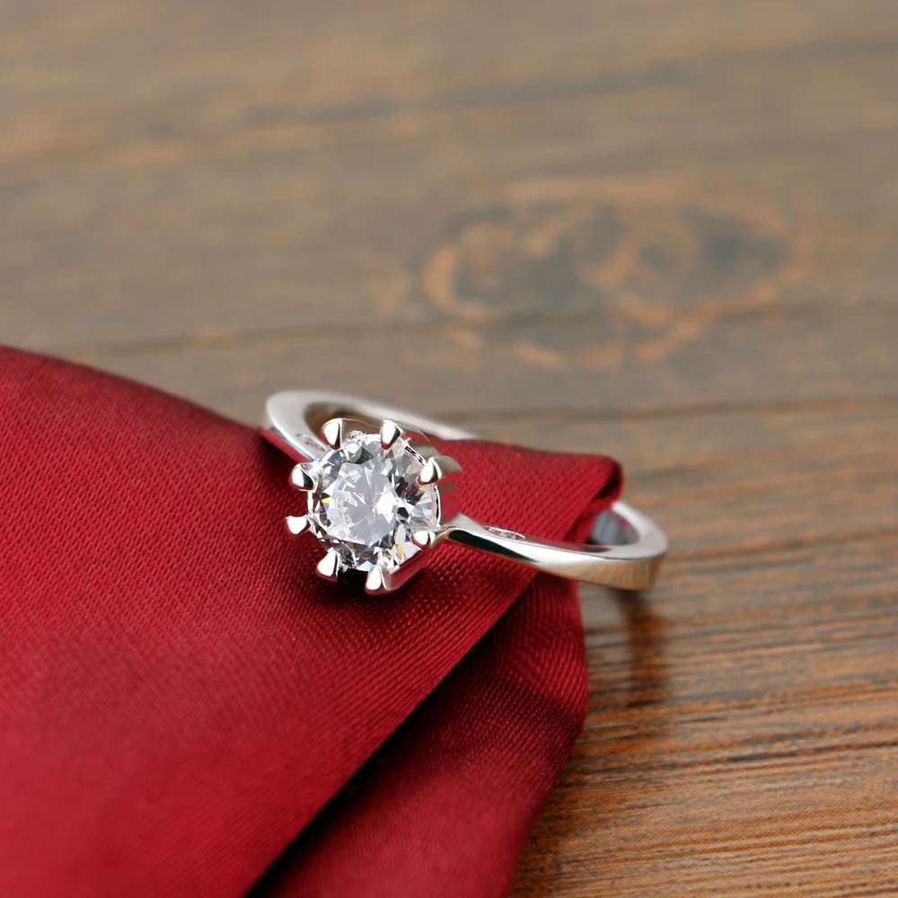 Кольцо принцессы-тиара из стерлингового серебра 925 пробы для женщин, ослепительный кубический циркон, инкрустированный круглый дизайн, нежная повседневная одежда, ювелирные изделия
Кольцо принцессы-тиара из стерлингового серебра 925 пробы для женщин, ослепительный кубический циркон, инкрустированный круглый дизайн, нежная повседневная одежда, ювелирные изделия